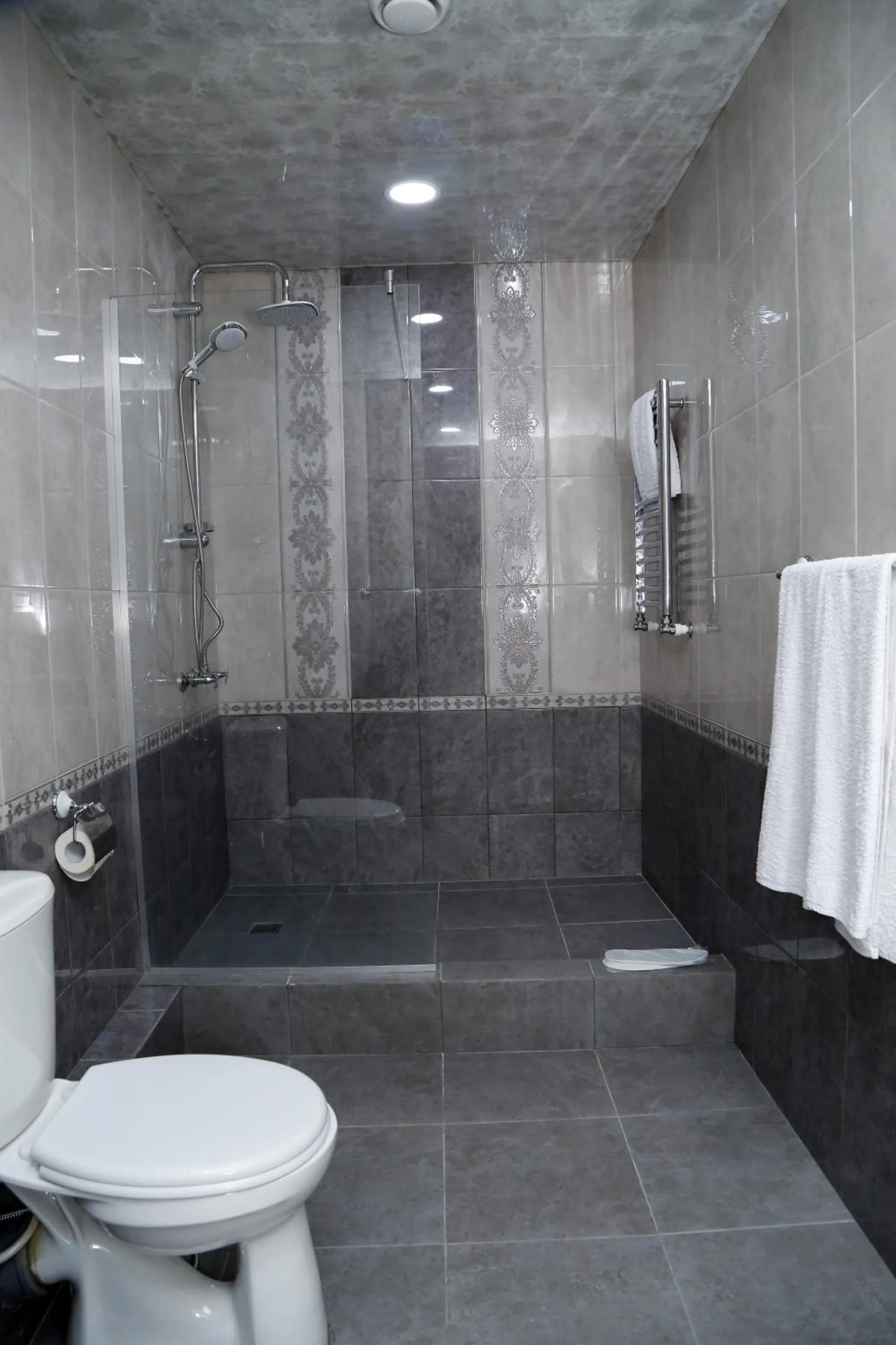 Bathroom in Tomu's Hotel