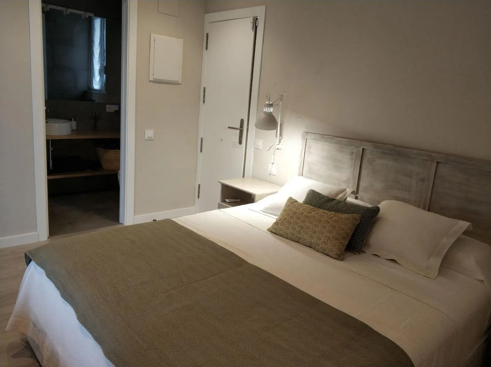 Photo of the whole room, Bed in Gava Ocean View