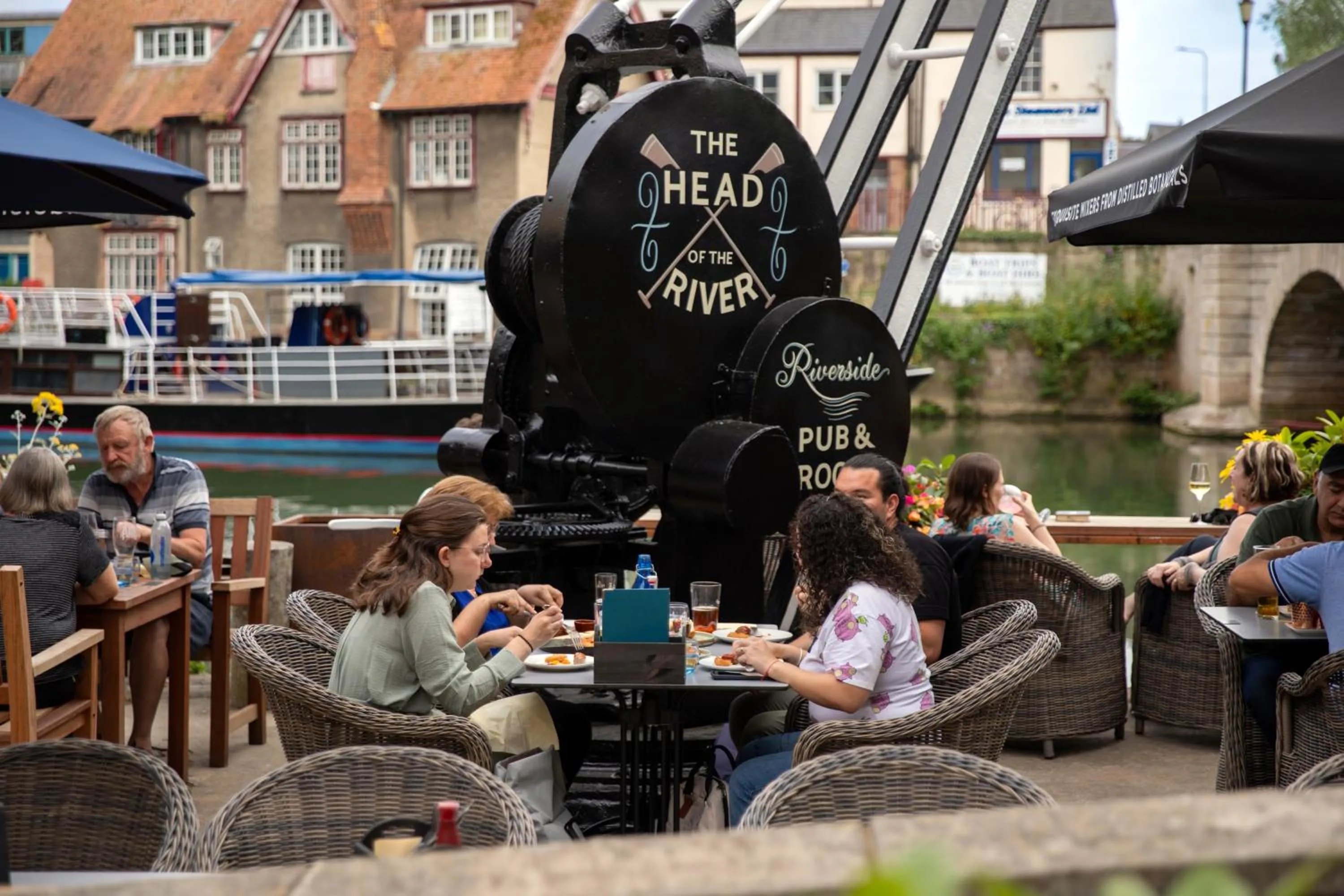 Restaurant/places to eat in Head of the River