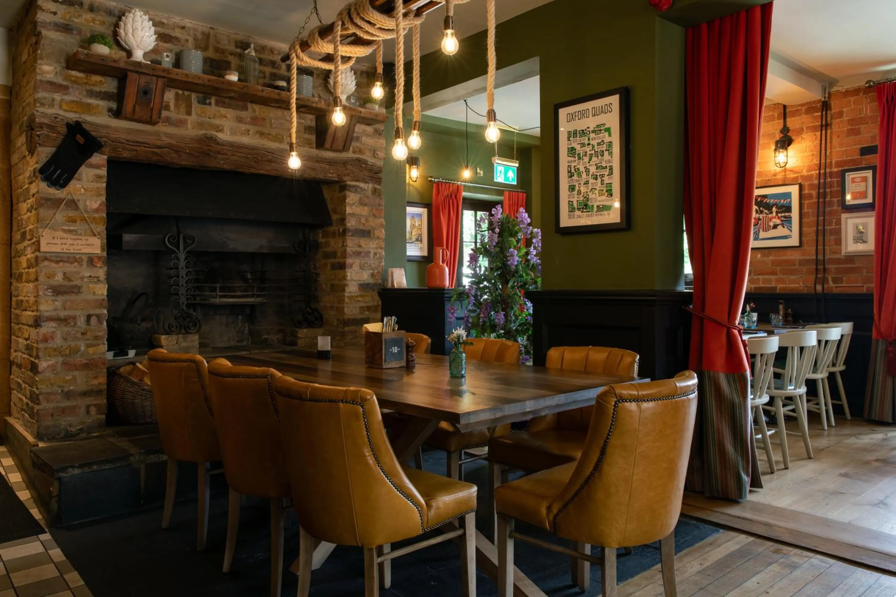 Lounge or bar in Head of the River