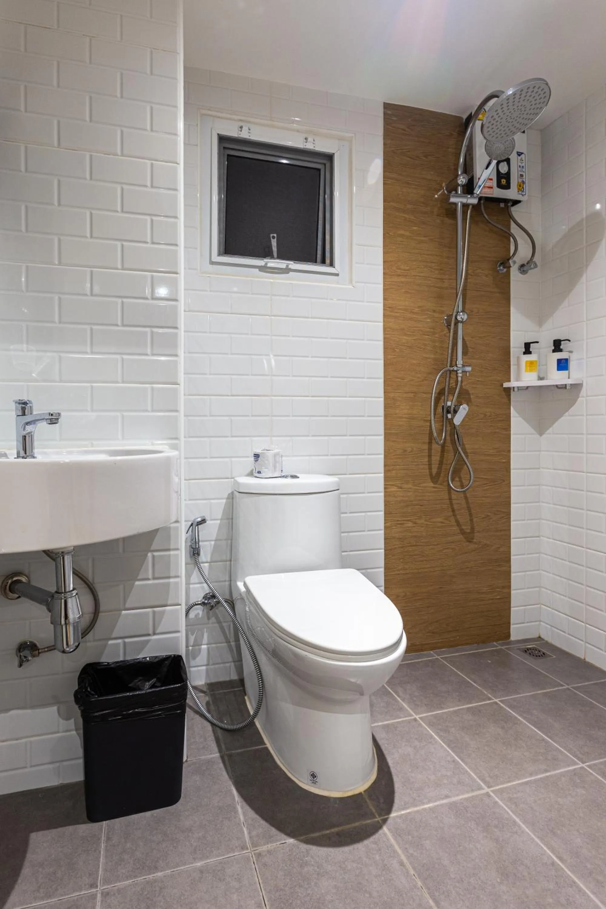 Shower in Siam Star Hotel