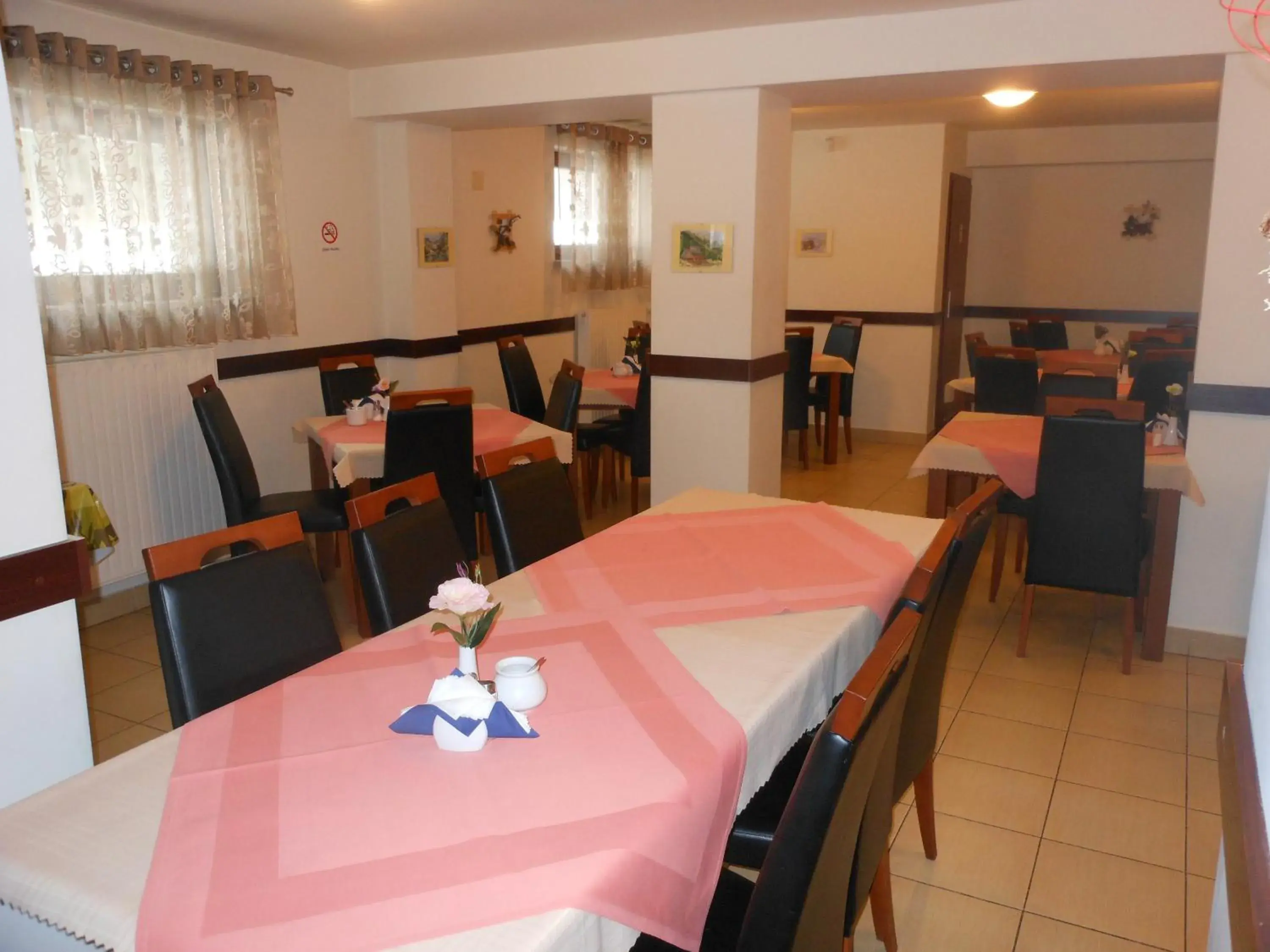 Restaurant/places to eat in Willa Halka Restaurant/places to eat in Willa Halka