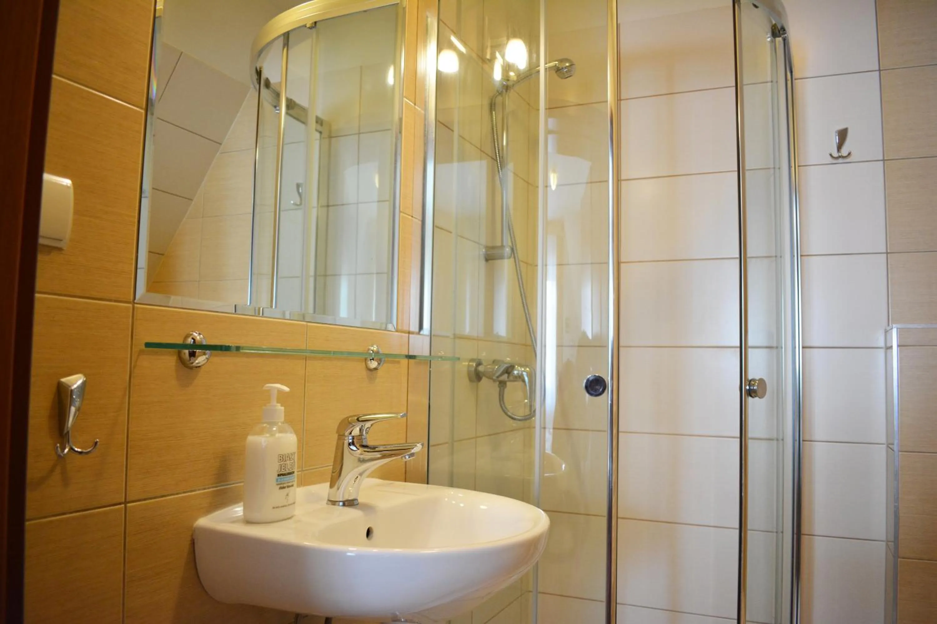 Shower in Willa Halka