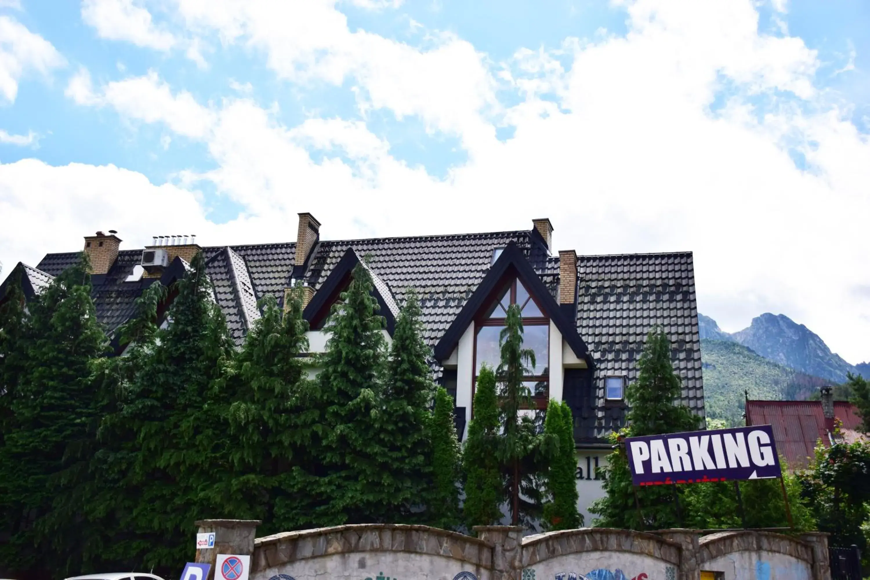 Property building in Willa Halka Property building in Willa Halka