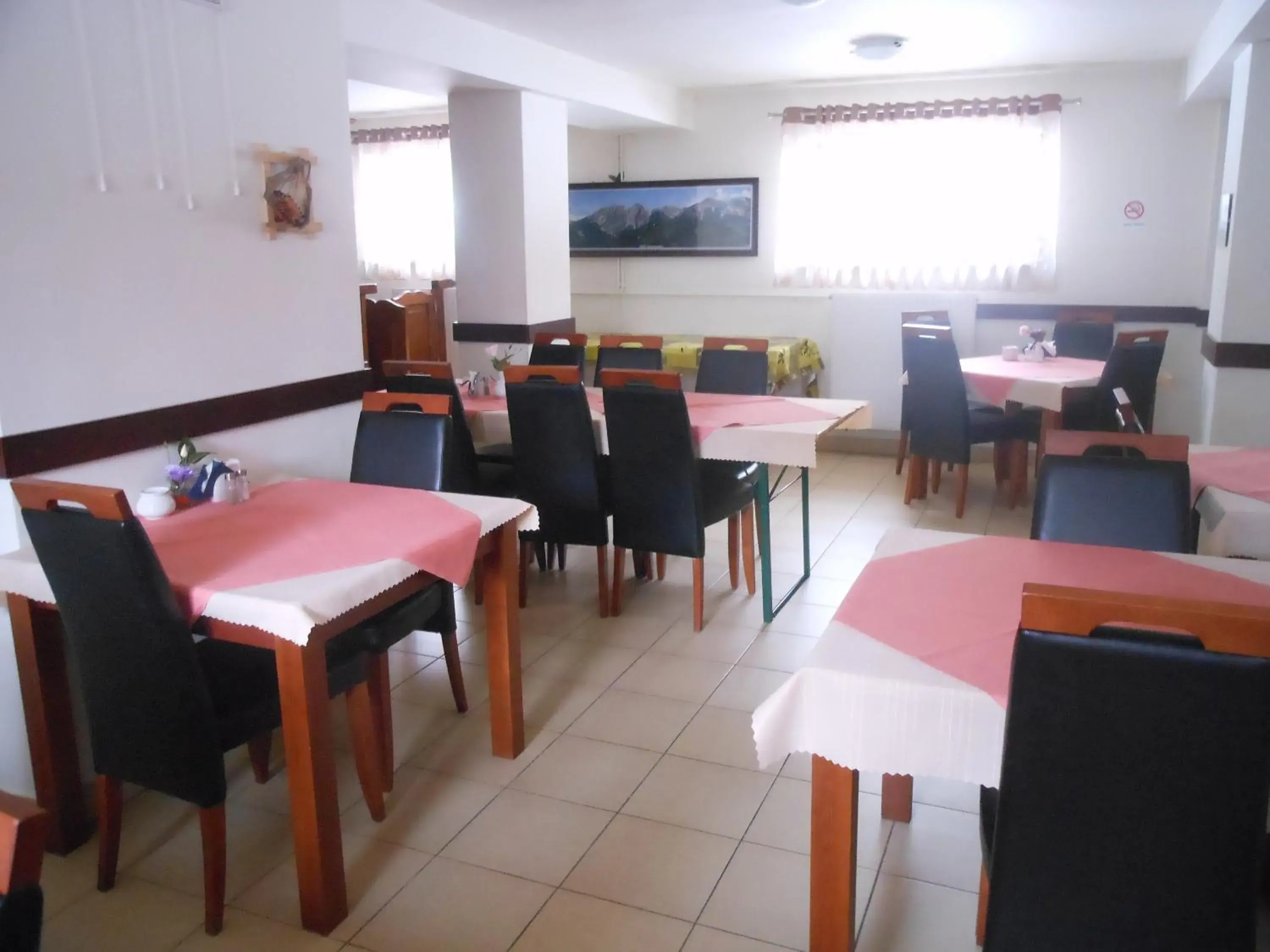 Restaurant/places to eat in Willa Halka Restaurant/places to eat in Willa Halka