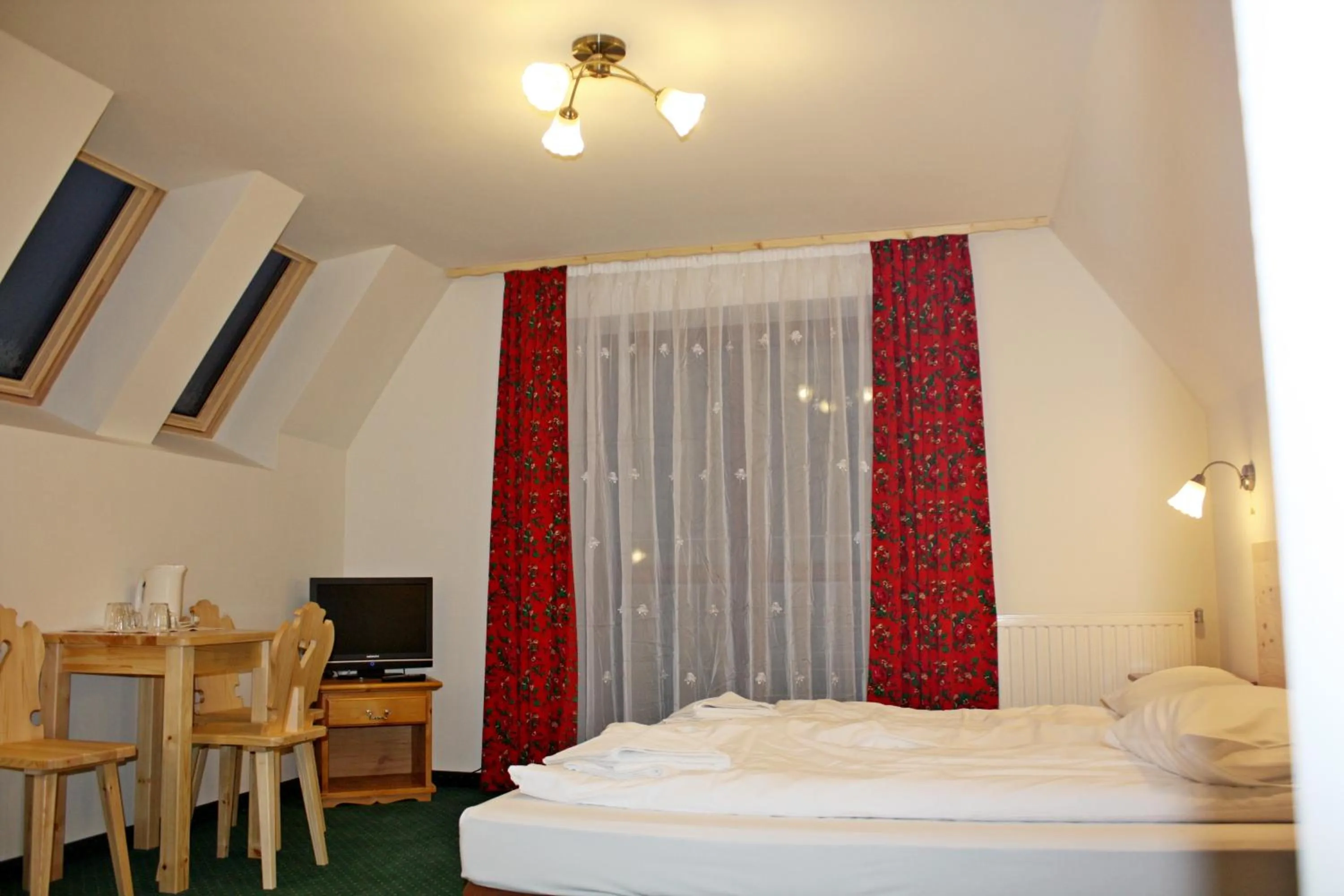 Photo of the whole room, Bed in Willa Halka