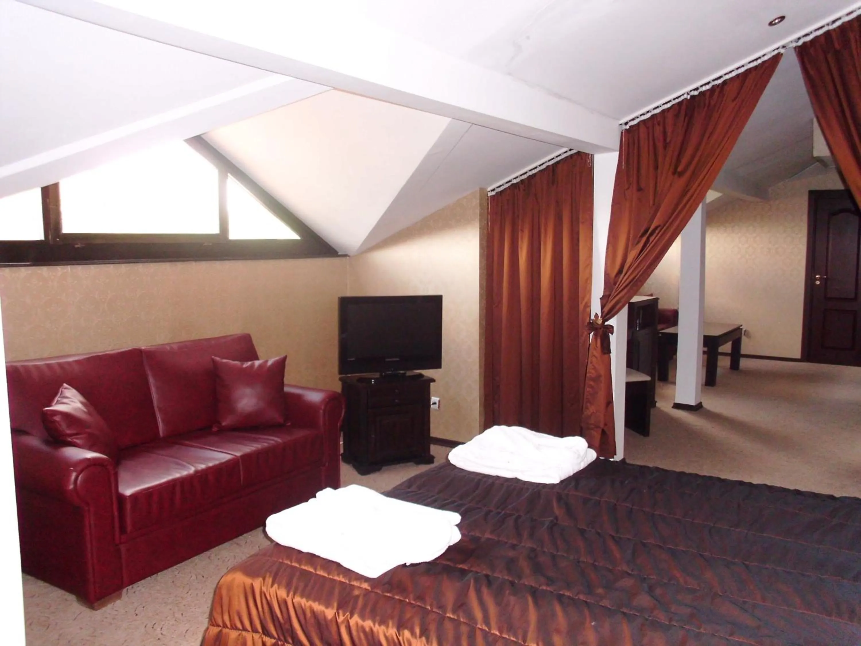 Bedroom, Bed in Hotel Izvora 2