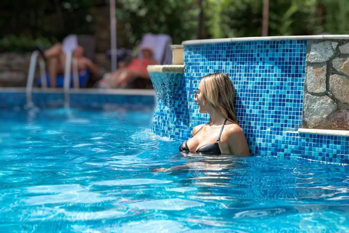 Swimming pool in Hotel Izvora 2