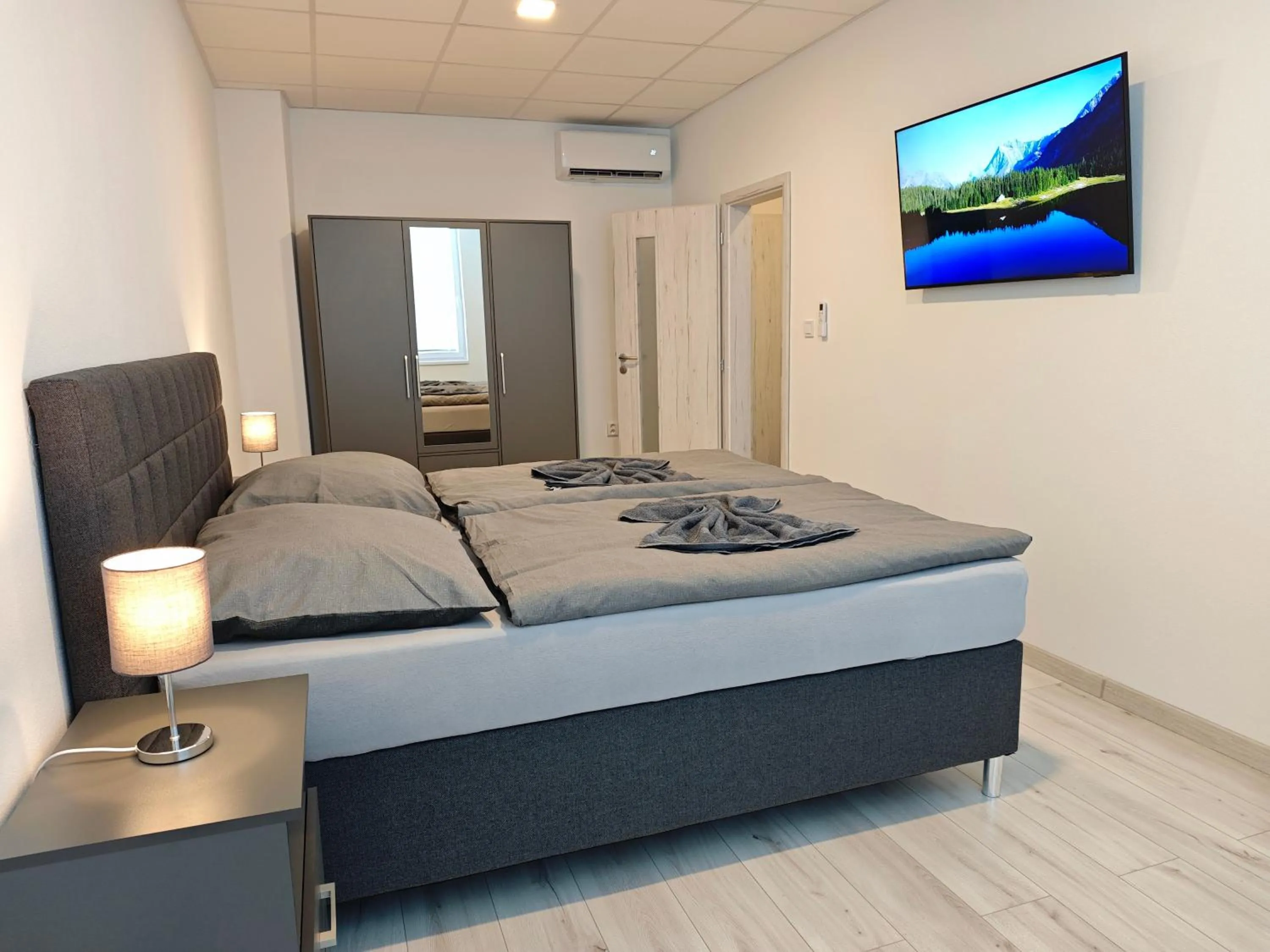 TV and multimedia, Bed in Hotel Slobi