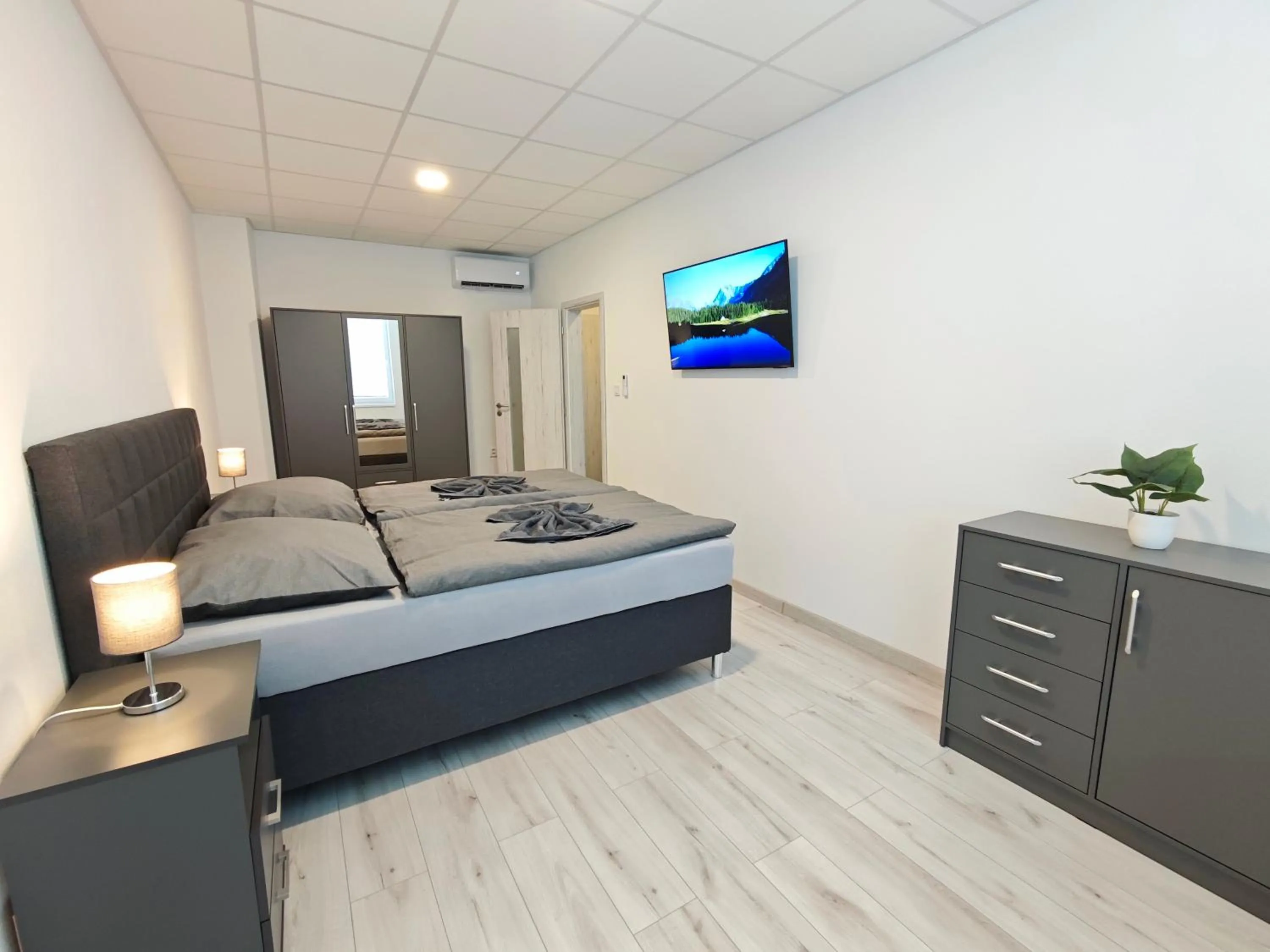 Photo of the whole room, Bed in Hotel Slobi