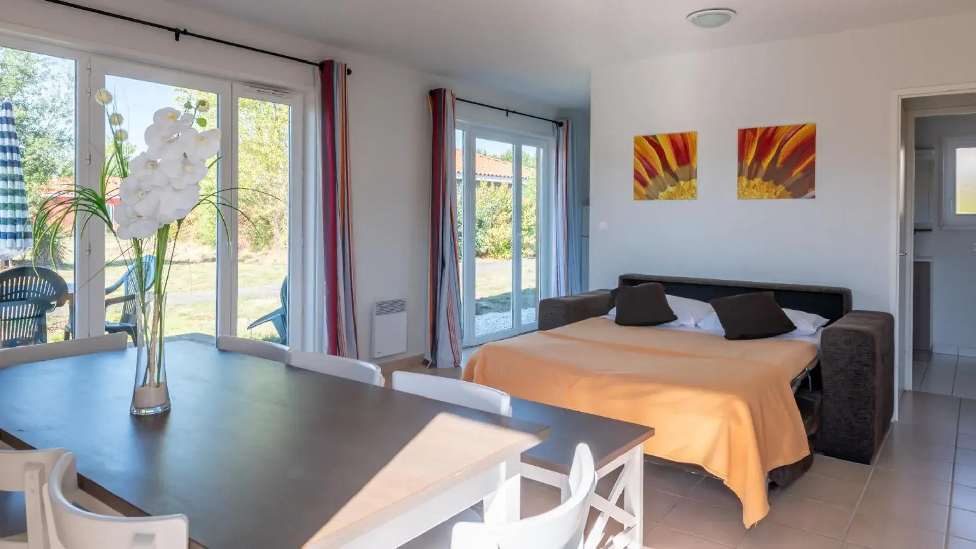 Living room, Bed in Vacancéole - Le Domaine des Grands Lacs Living room, Bed in Vacancéole - Le Domaine des Grands Lacs