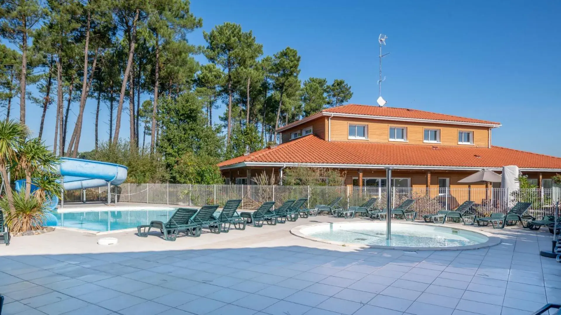 Swimming pool in Vacancéole - Le Domaine des Grands Lacs Swimming pool in Vacancéole - Le Domaine des Grands Lacs