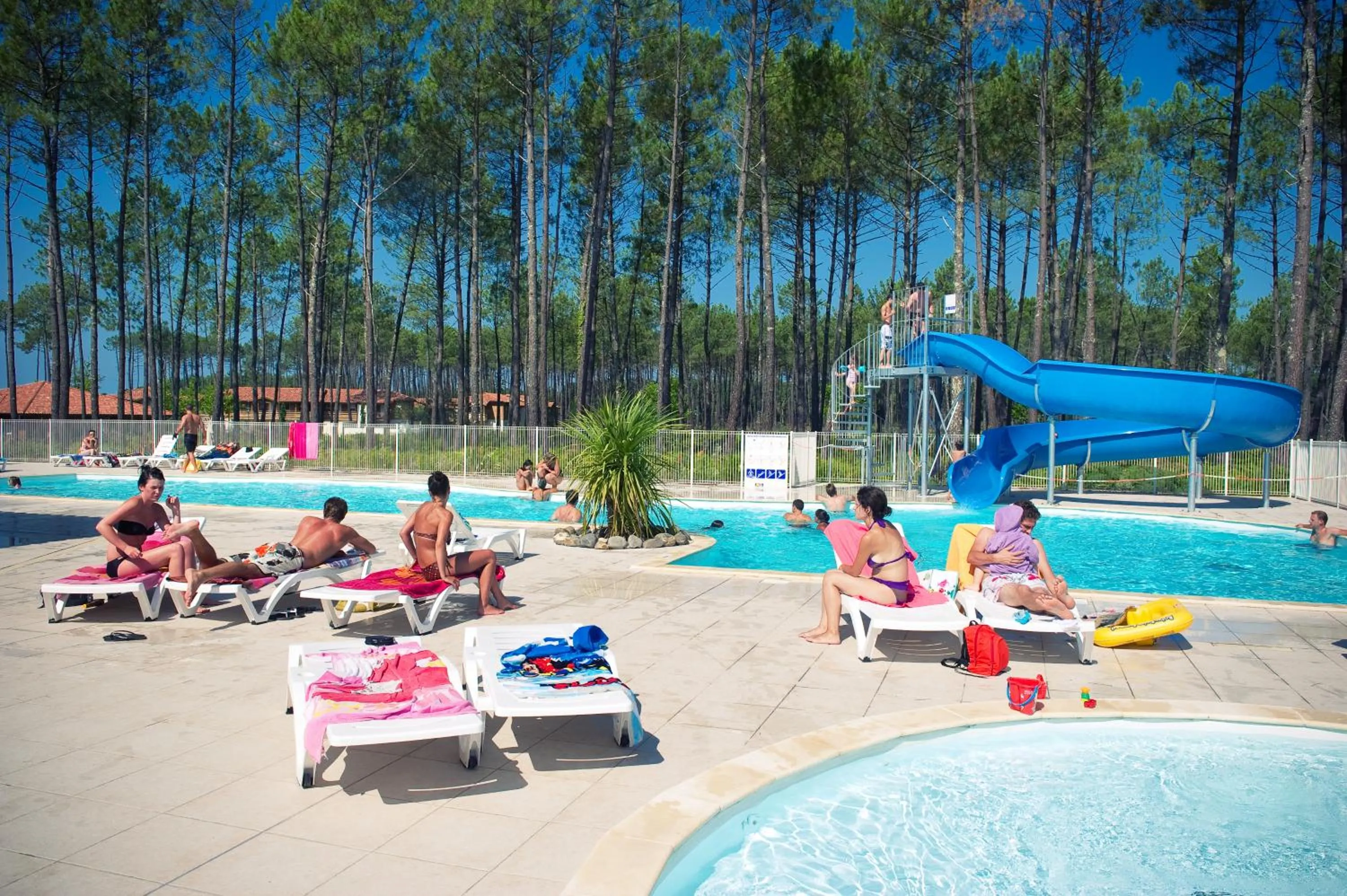 Swimming pool in Vacancéole - Le Domaine des Grands Lacs