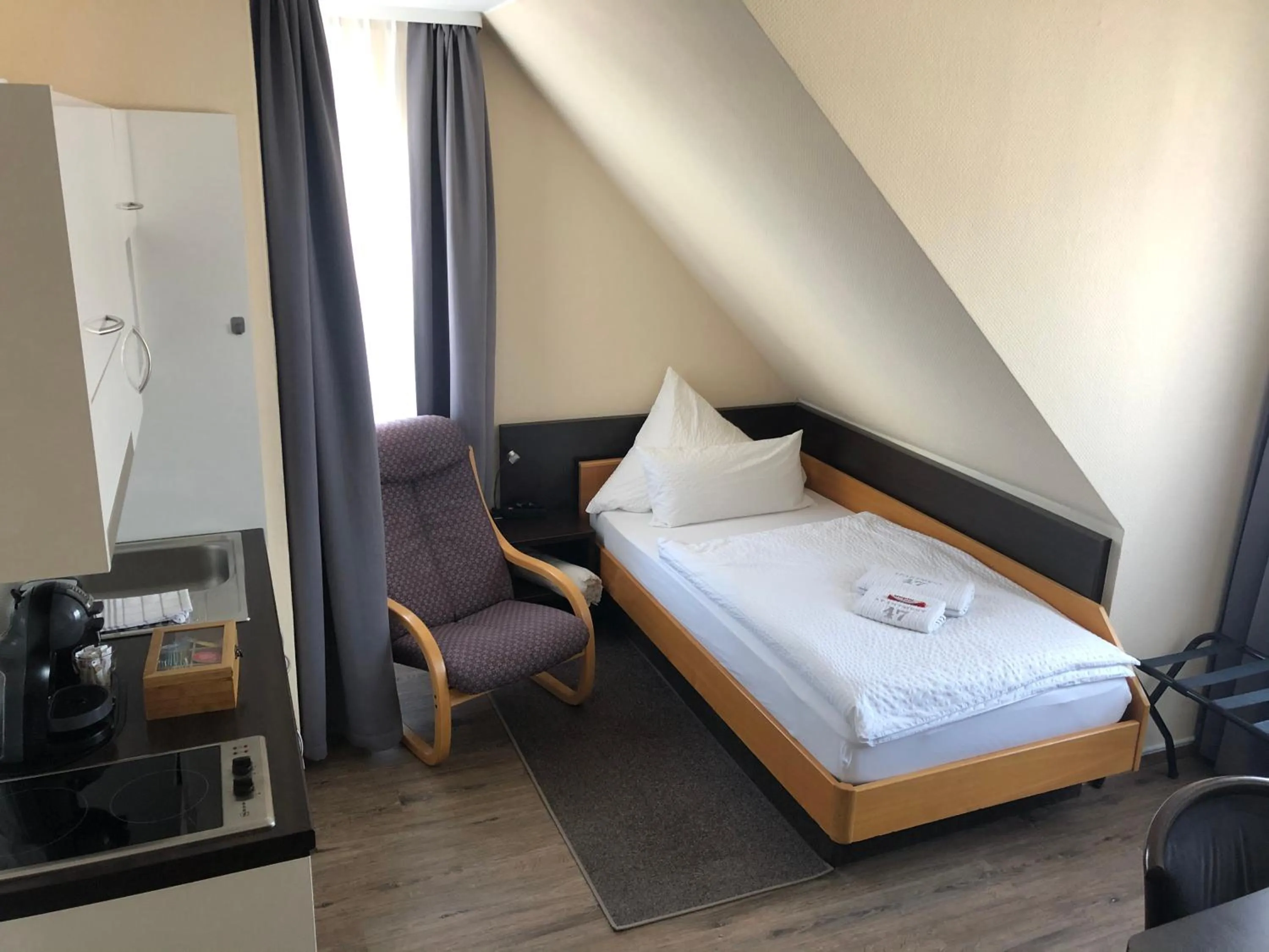 Photo of the whole room, Bed in Apartment 47