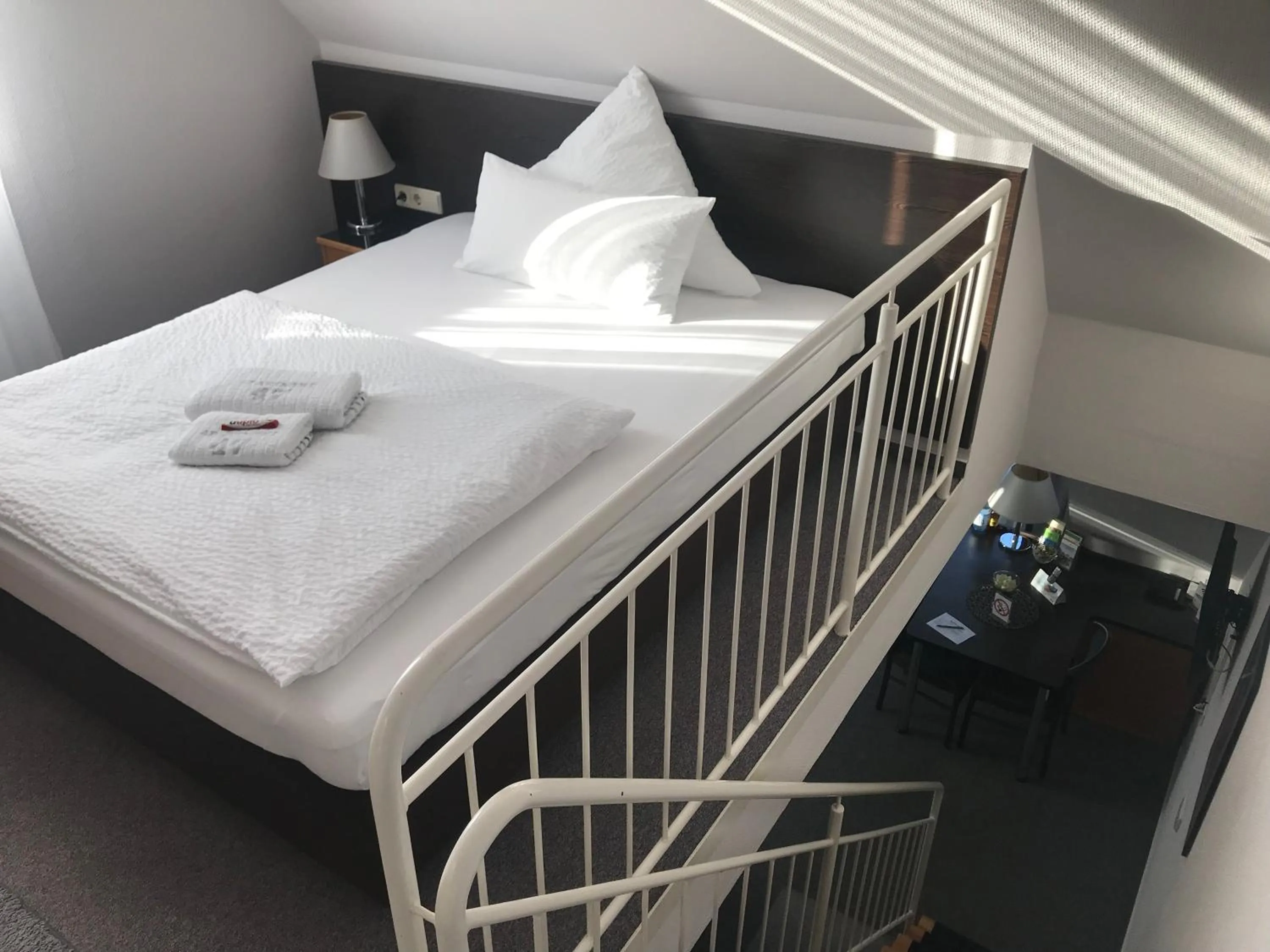 Bedroom, Bed in Apartment 47