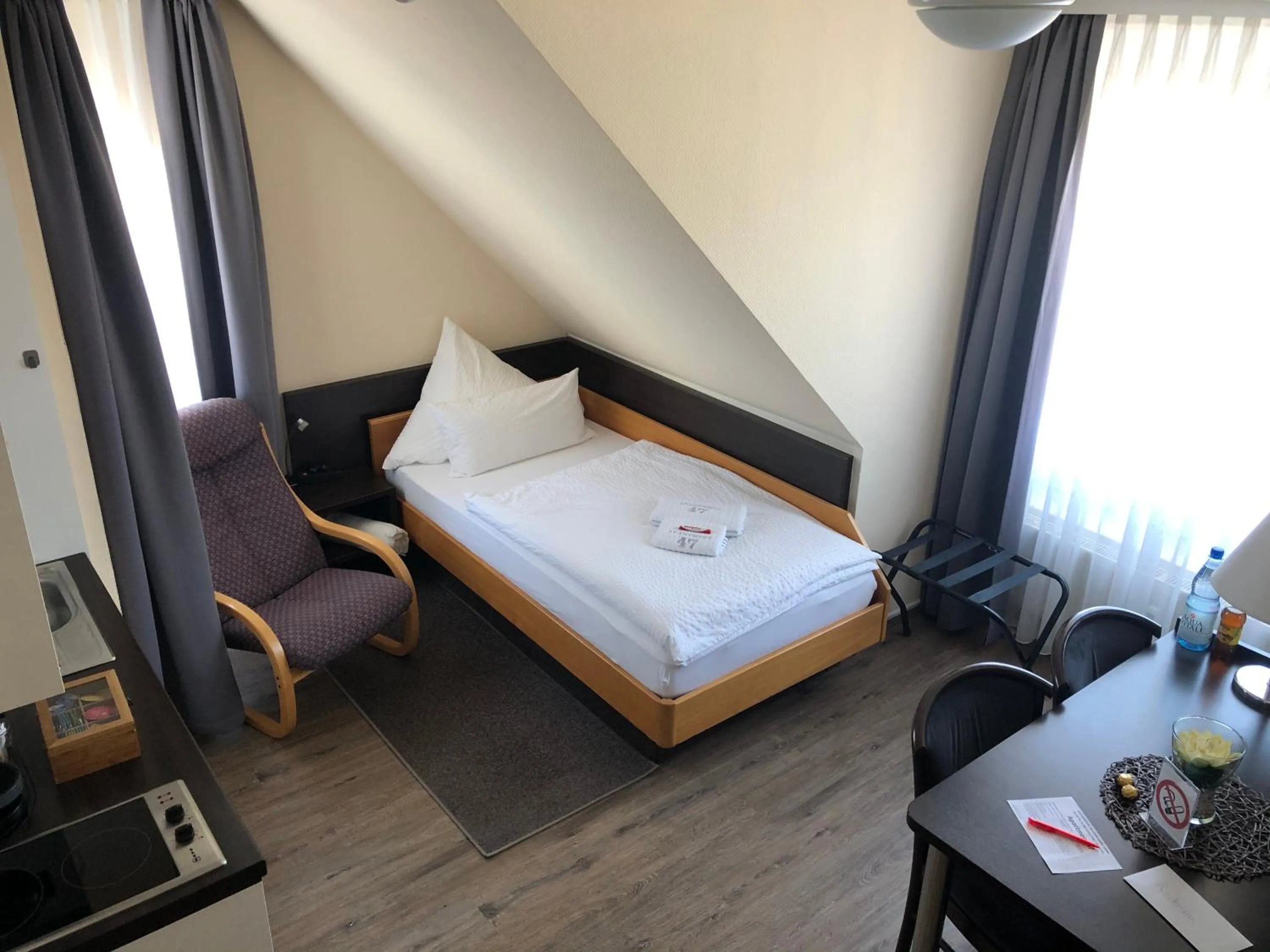 Photo of the whole room, Bed in Apartment 47