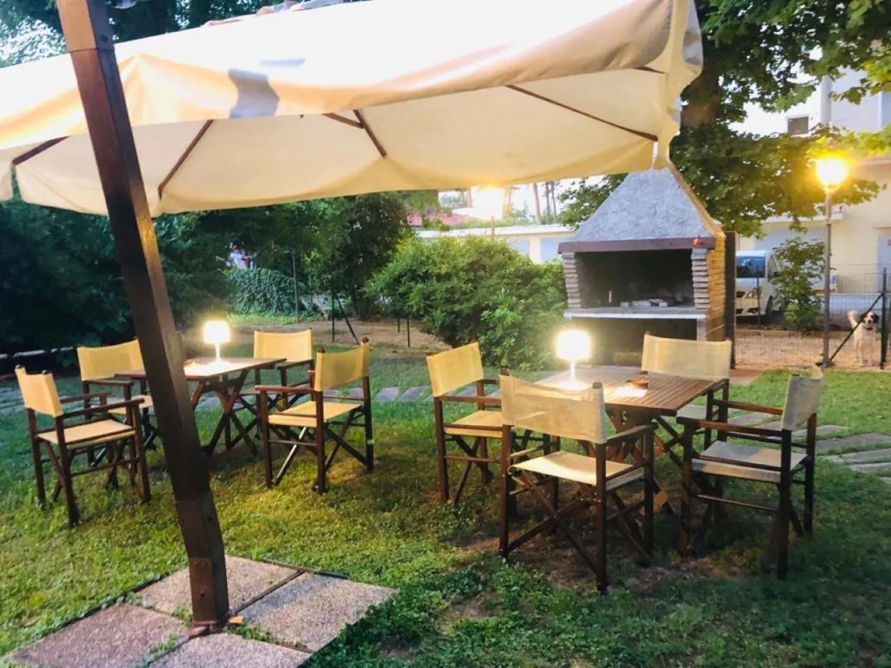 Restaurant/places to eat in Hotel President