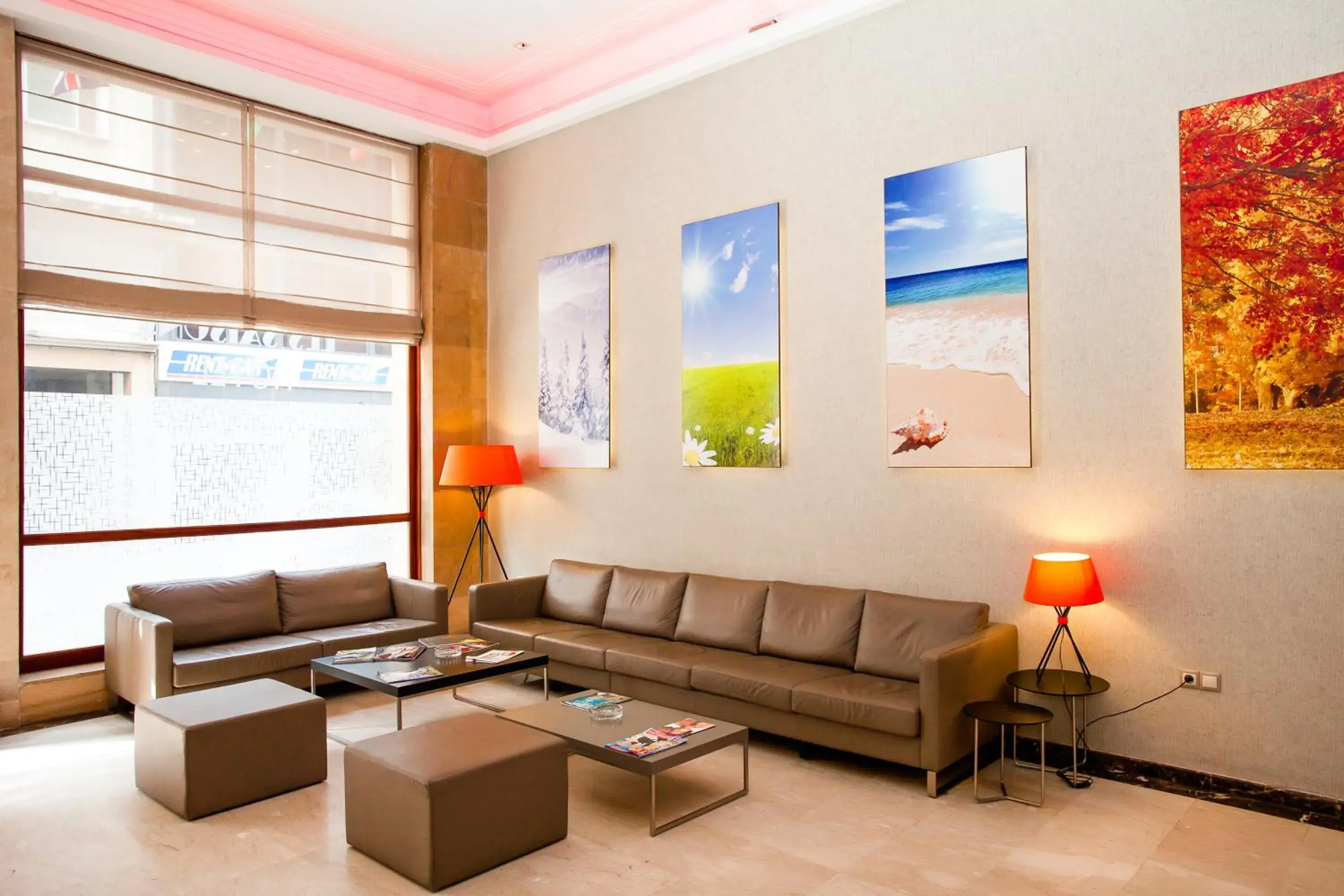 Lounge or bar in Hôtel Les Saisons Lounge or bar in Hôtel Les Saisons