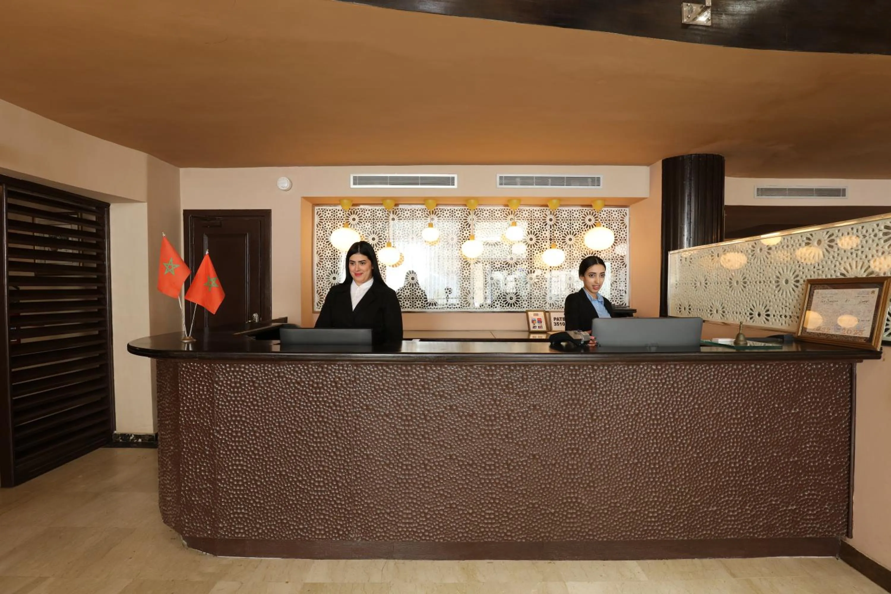 Lobby or reception in Hôtel Les Saisons