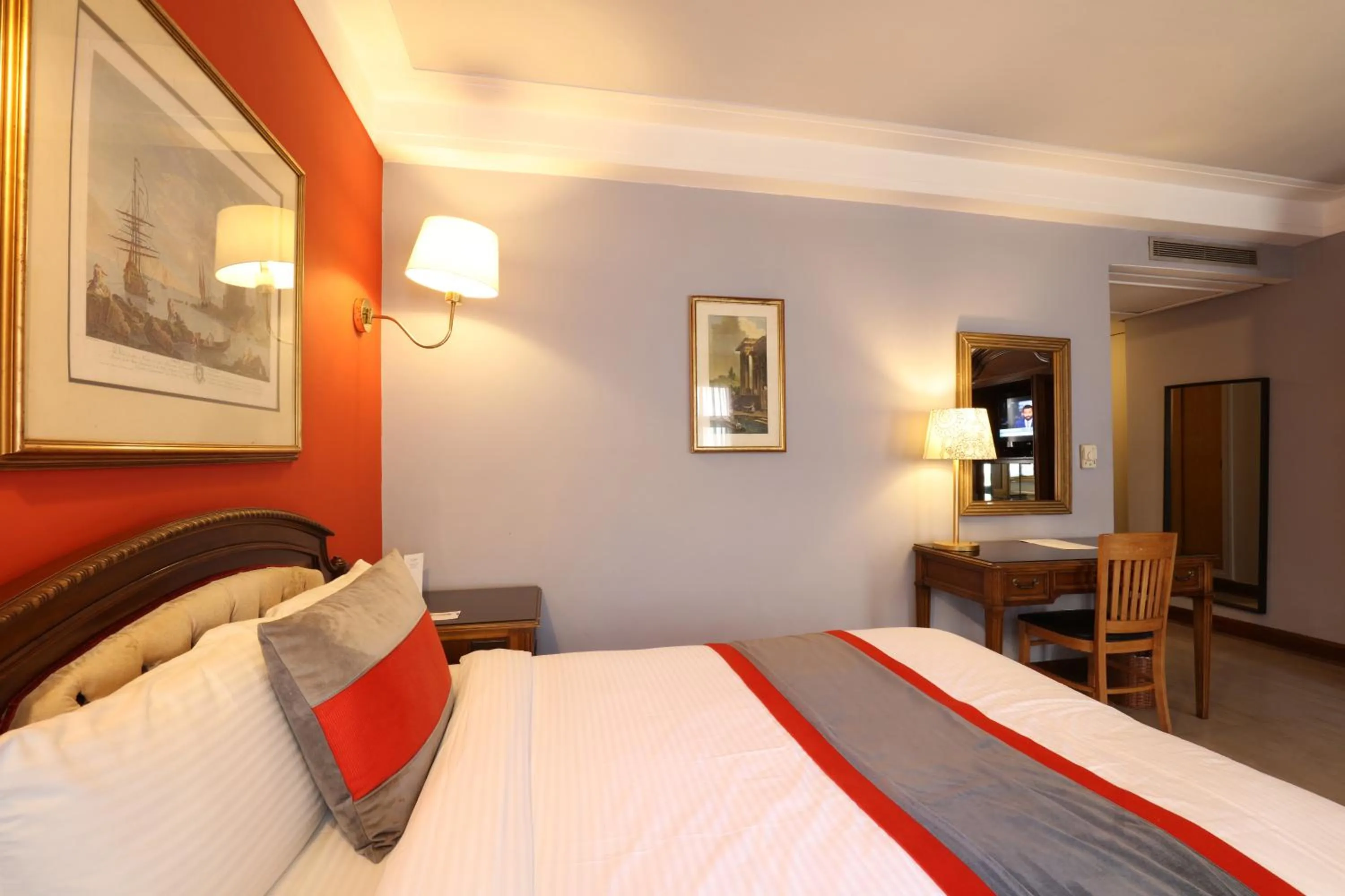 Bed in Hôtel Les Saisons