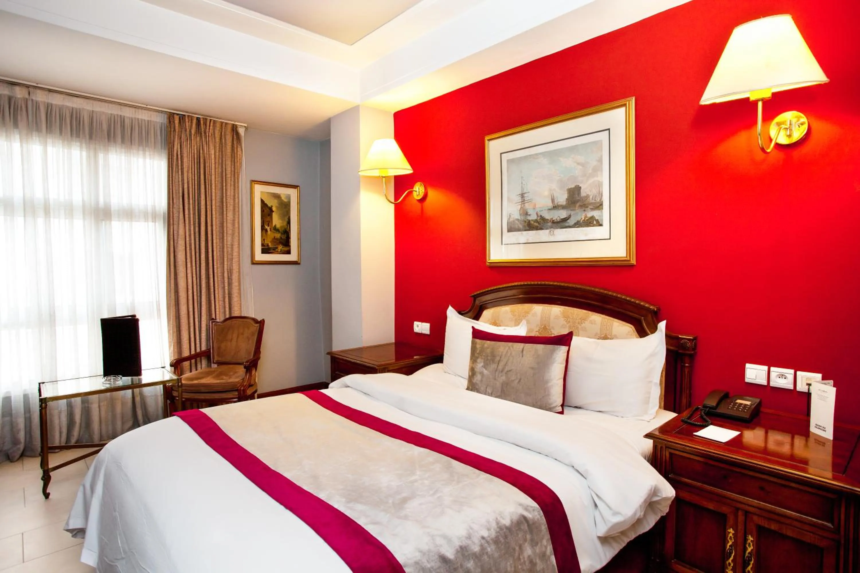 Bed in Hôtel Les Saisons