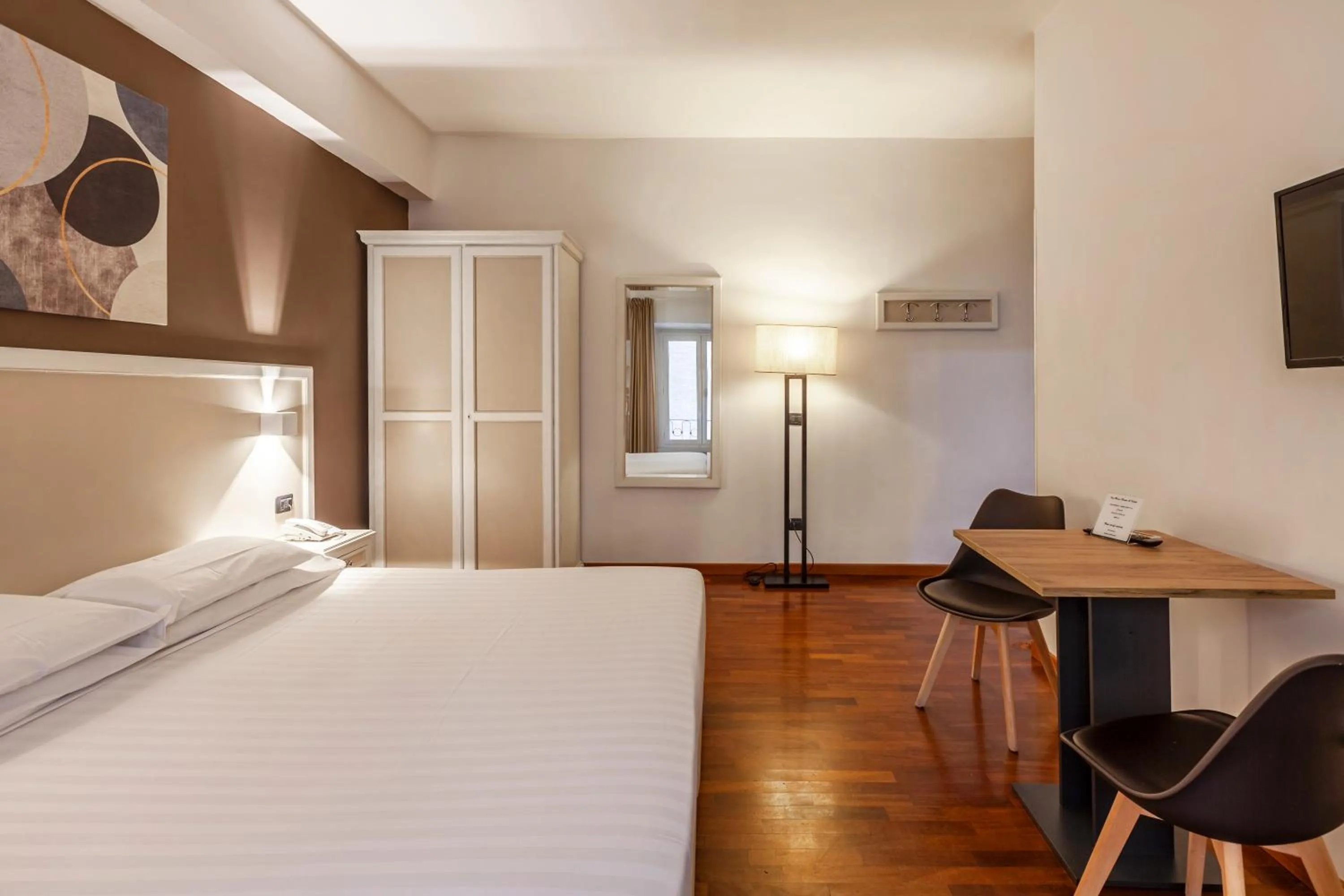 Bed in Inn Rome Rooms & Suites