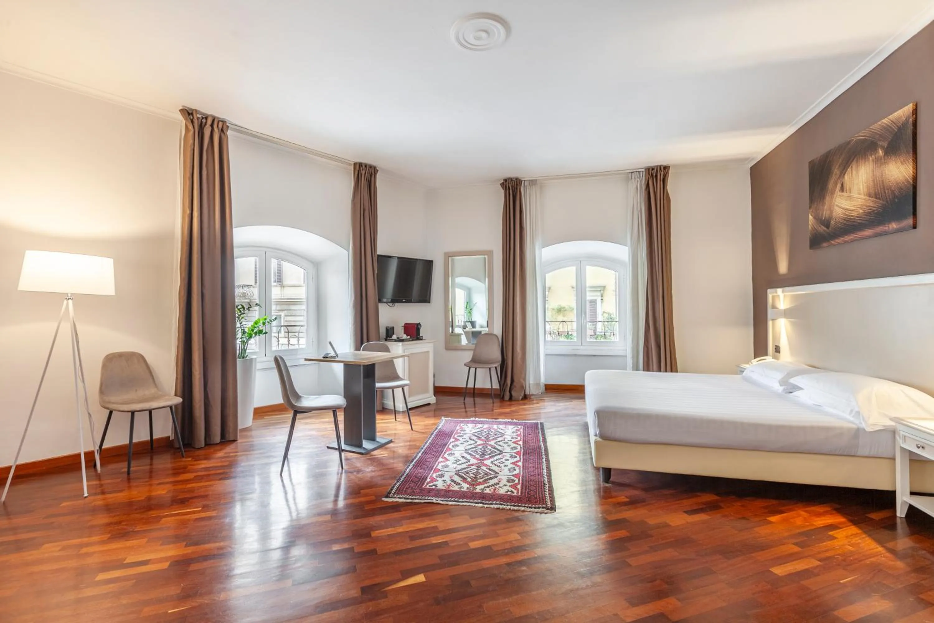 Bed in Inn Rome Rooms & Suites