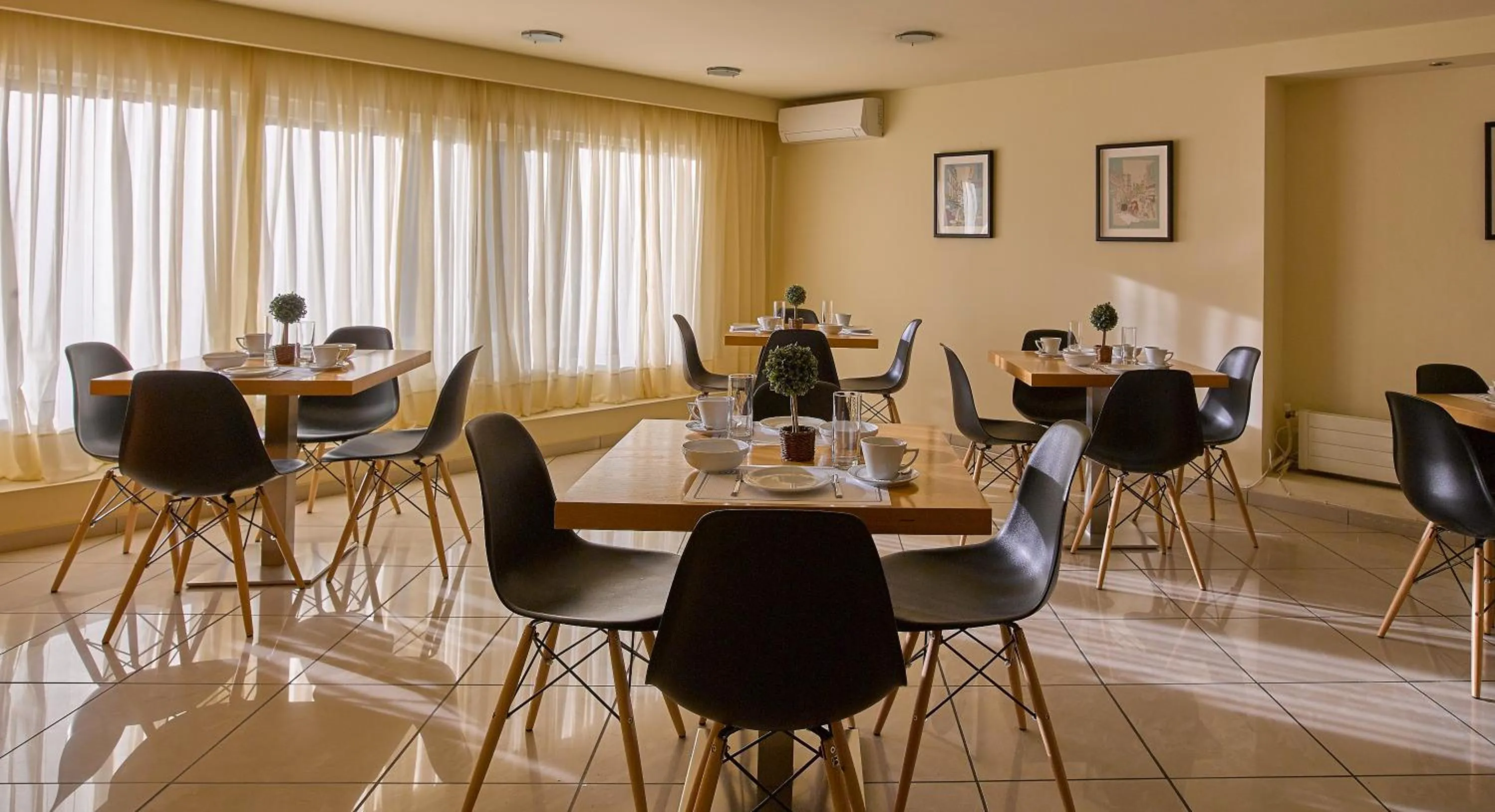 Dining area in Hotel Delfini
