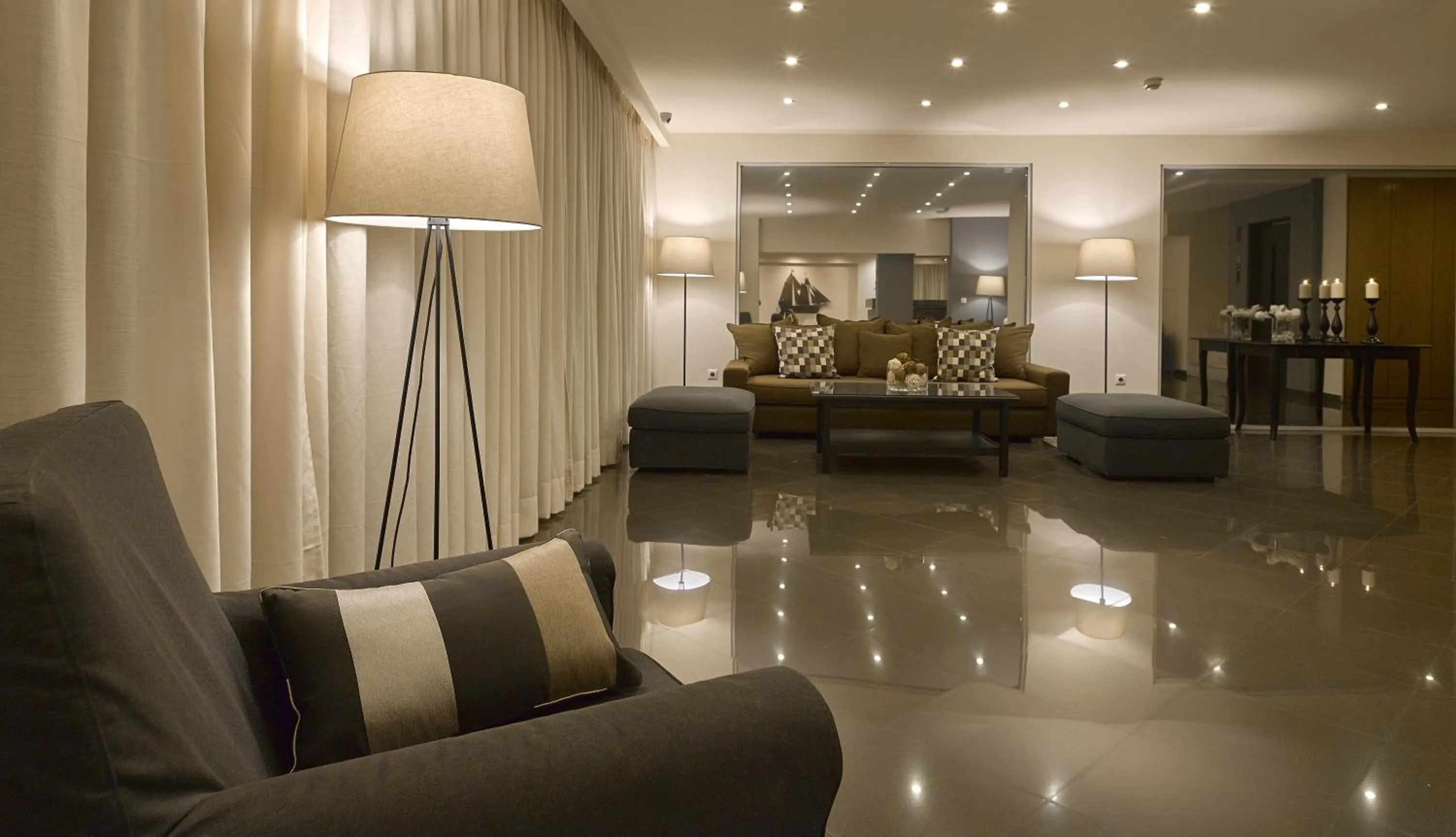 Communal lounge/ TV room in Hotel Delfini