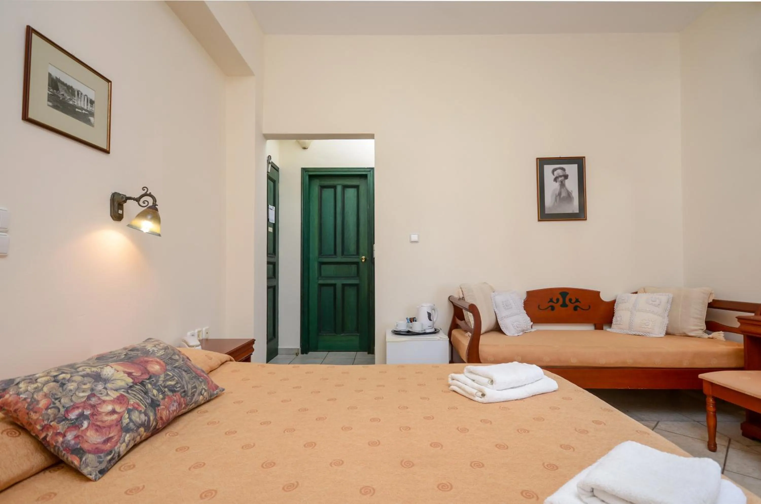 Bedroom, Bed in Apollon Hotel