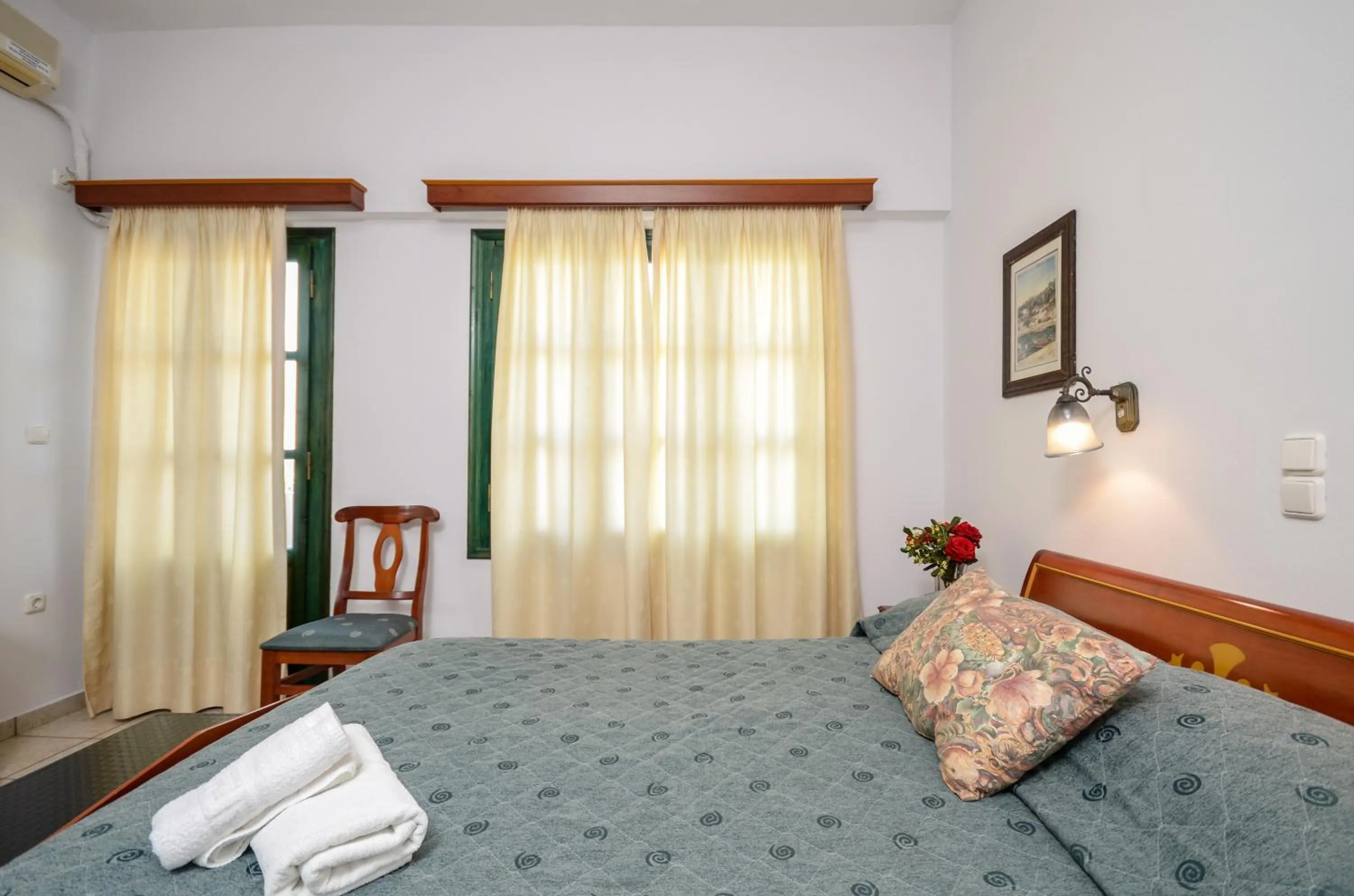 Photo of the whole room, Bed in Apollon Hotel