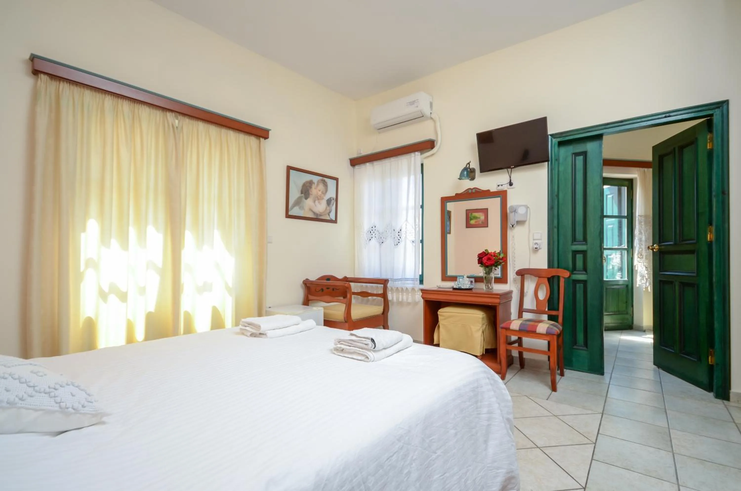 Photo of the whole room, Bed in Apollon Hotel