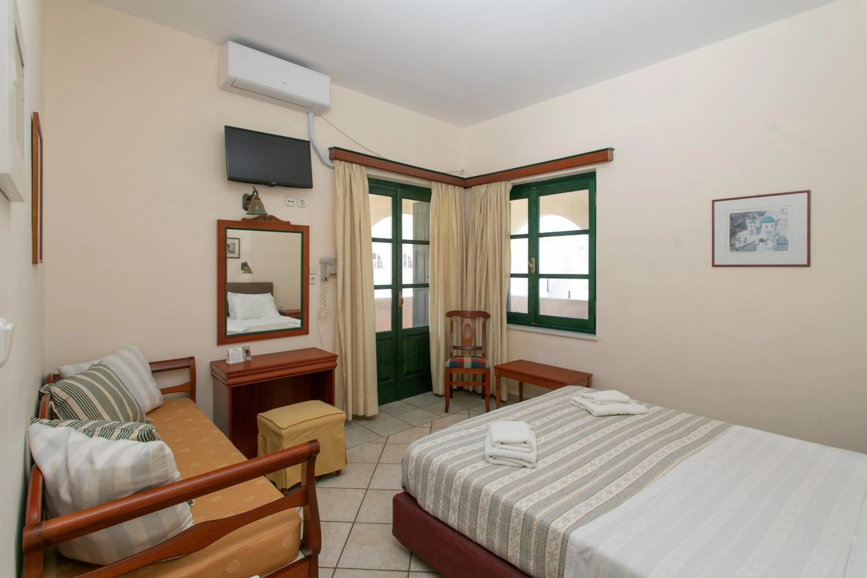 TV and multimedia, Bed in Apollon Hotel