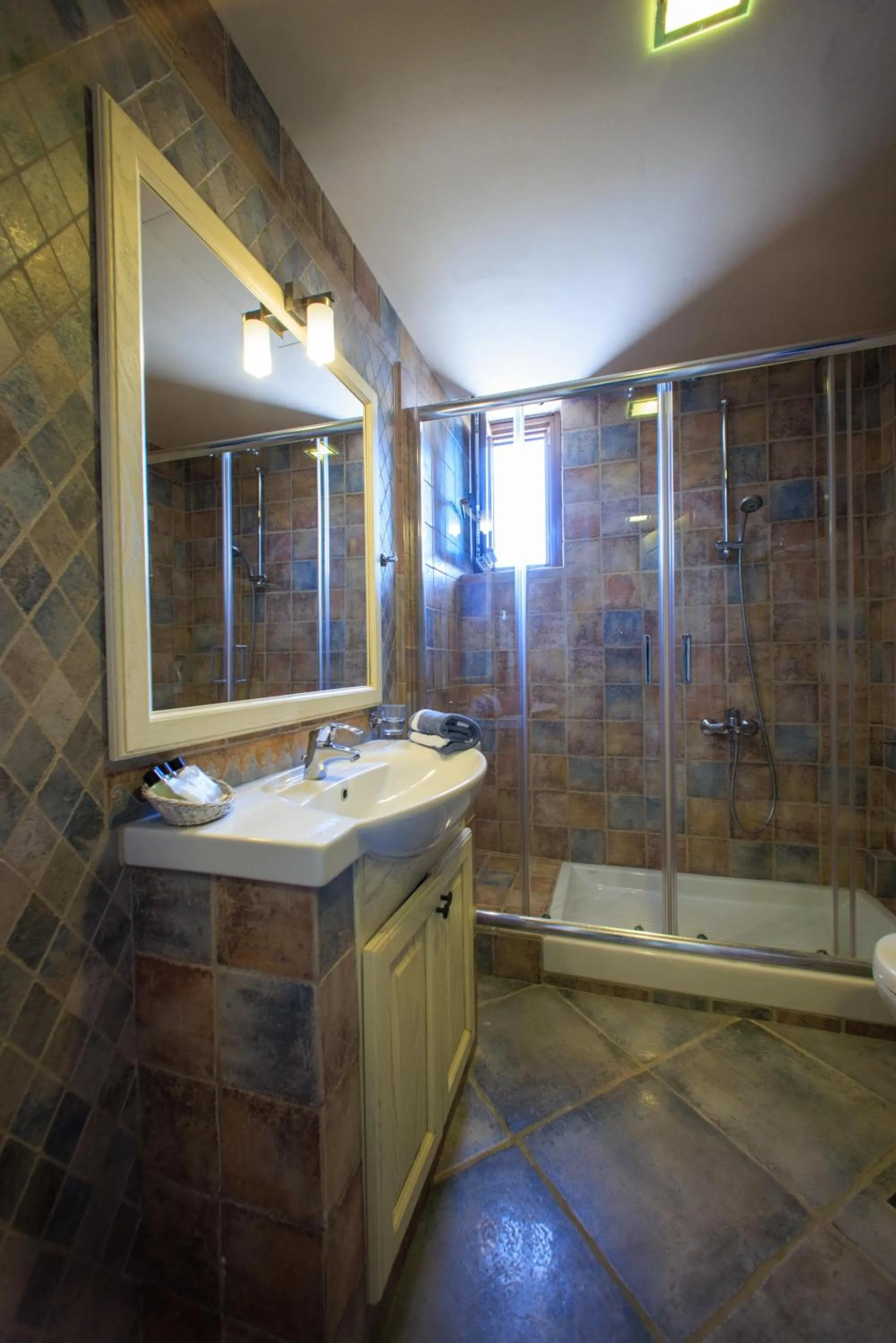 Shower in Castello Antico Hotel