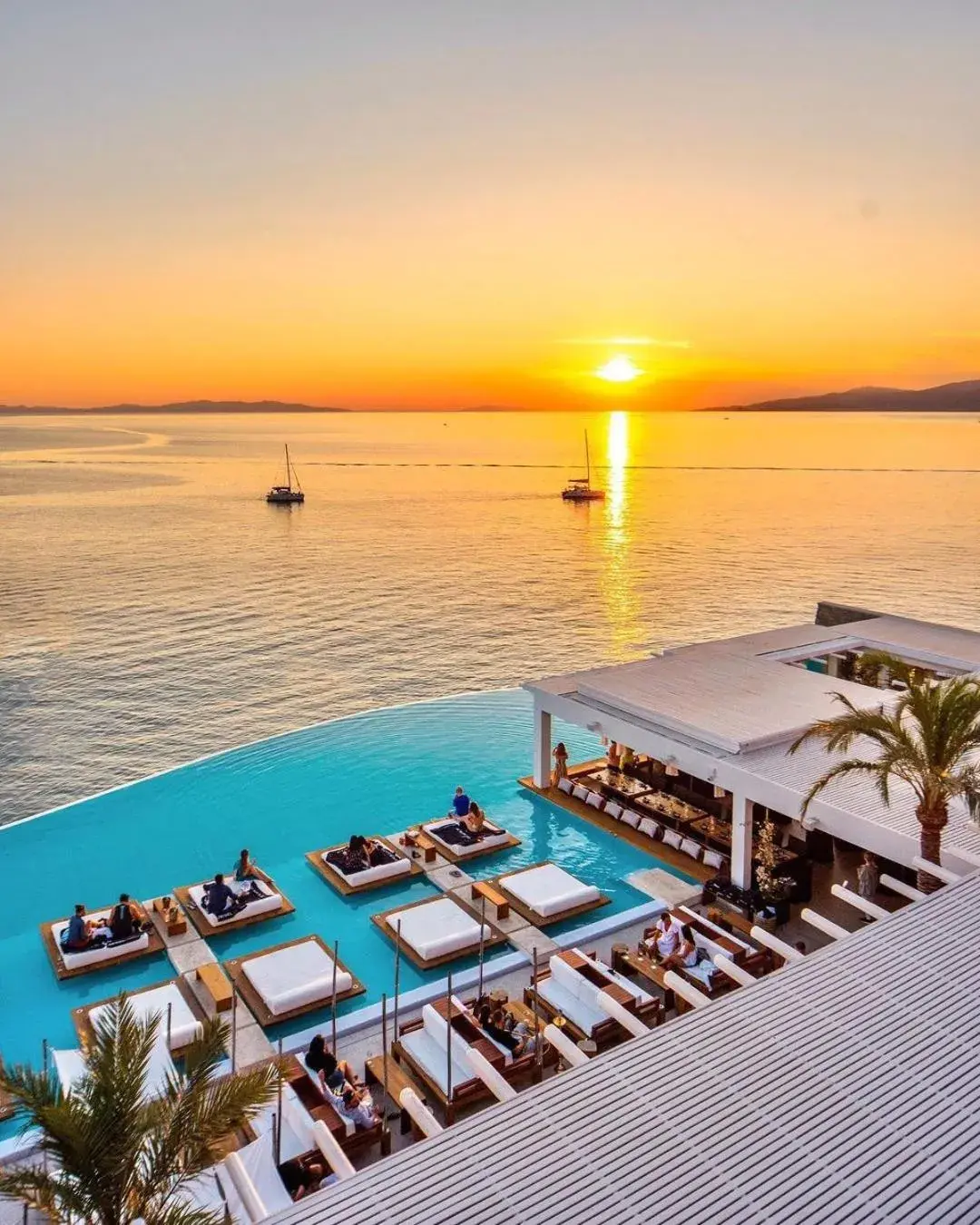 Restaurant/places to eat in Cavo Tagoo Mykonos Restaurant/places to eat in Cavo Tagoo Mykonos