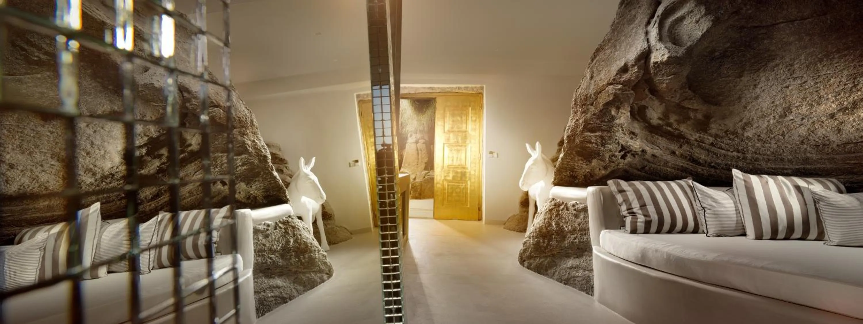 Living room, Bed in Cavo Tagoo Mykonos