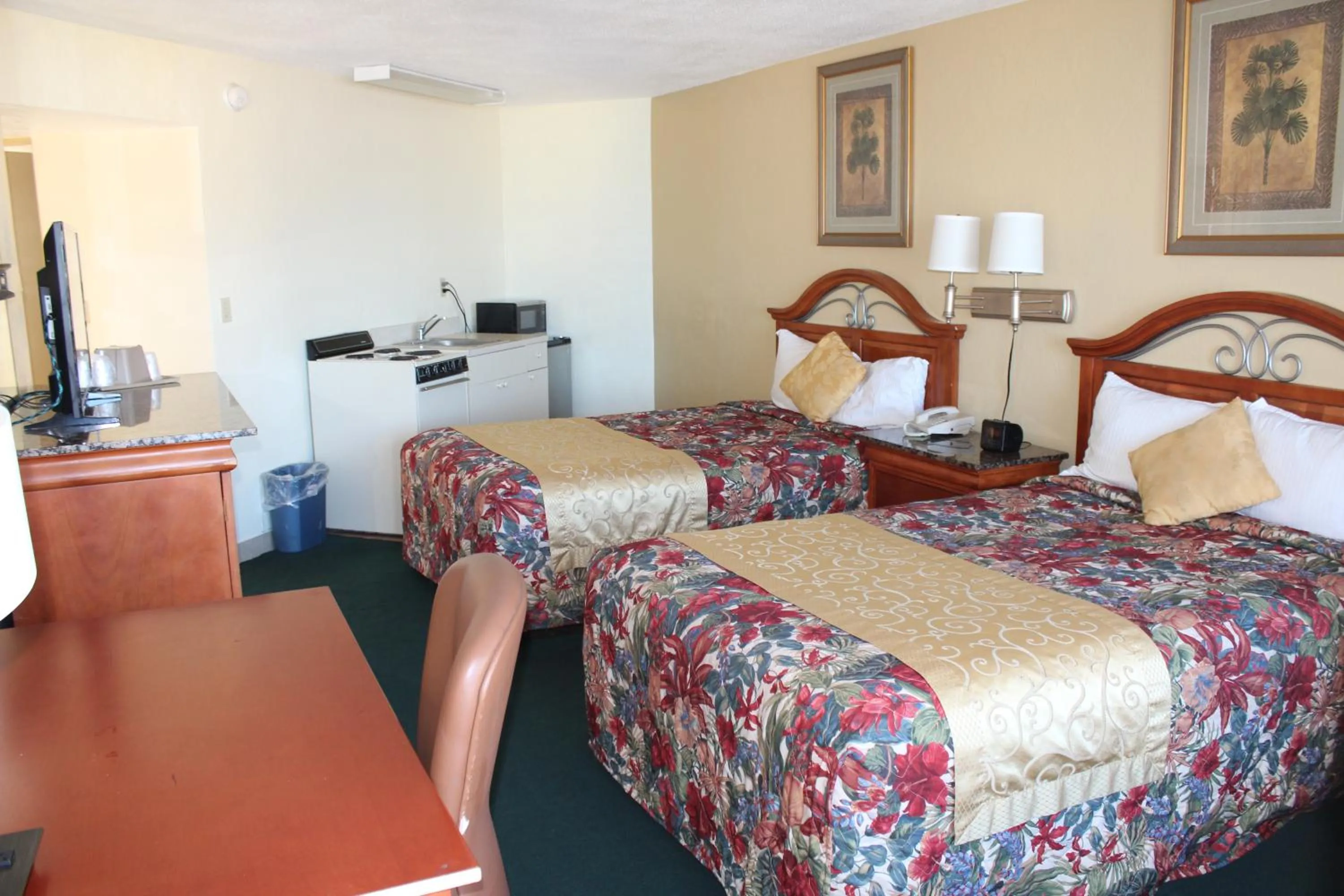 Bed in Grand Prix Motel Beach Front