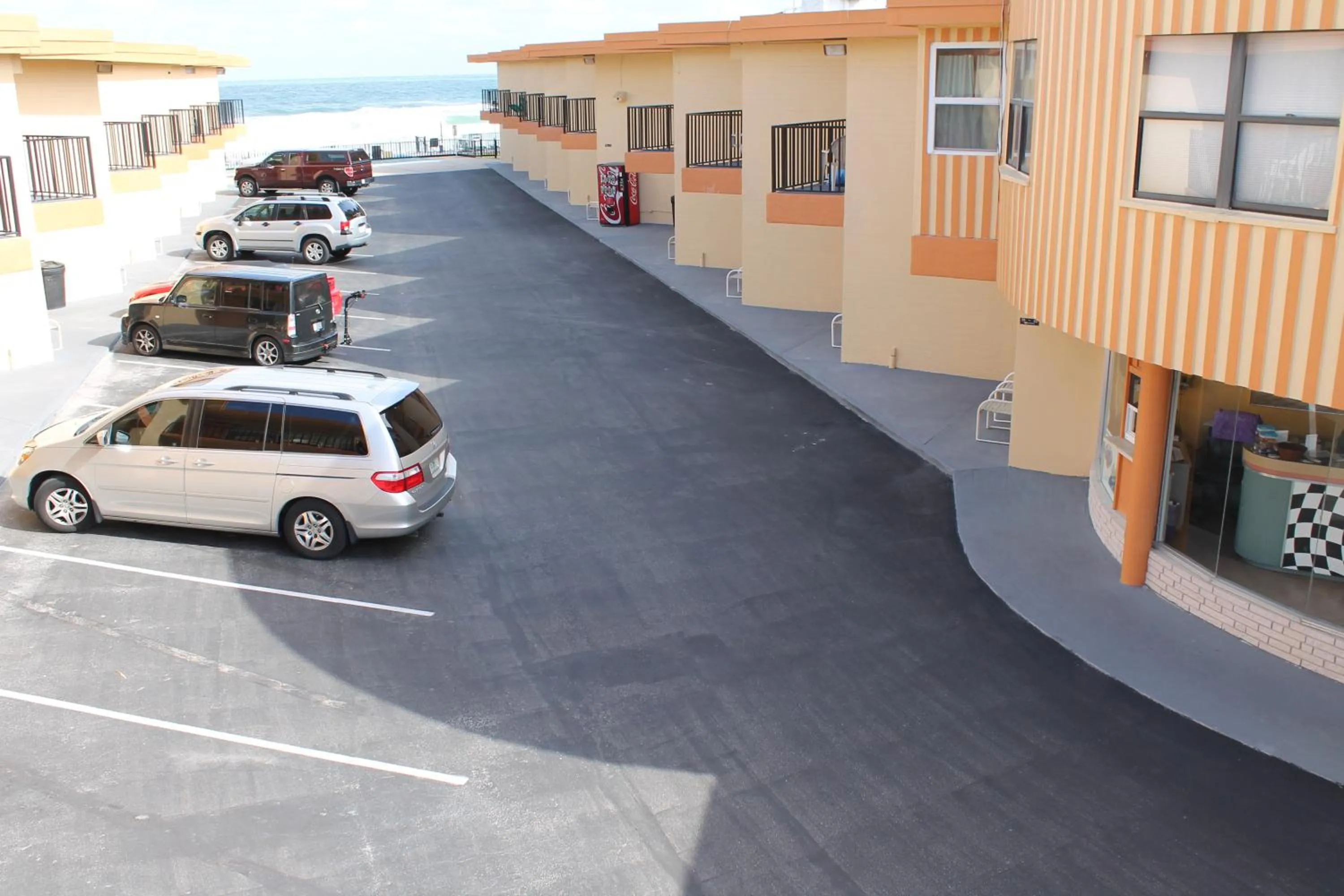 Facade/entrance in Grand Prix Motel Beach Front