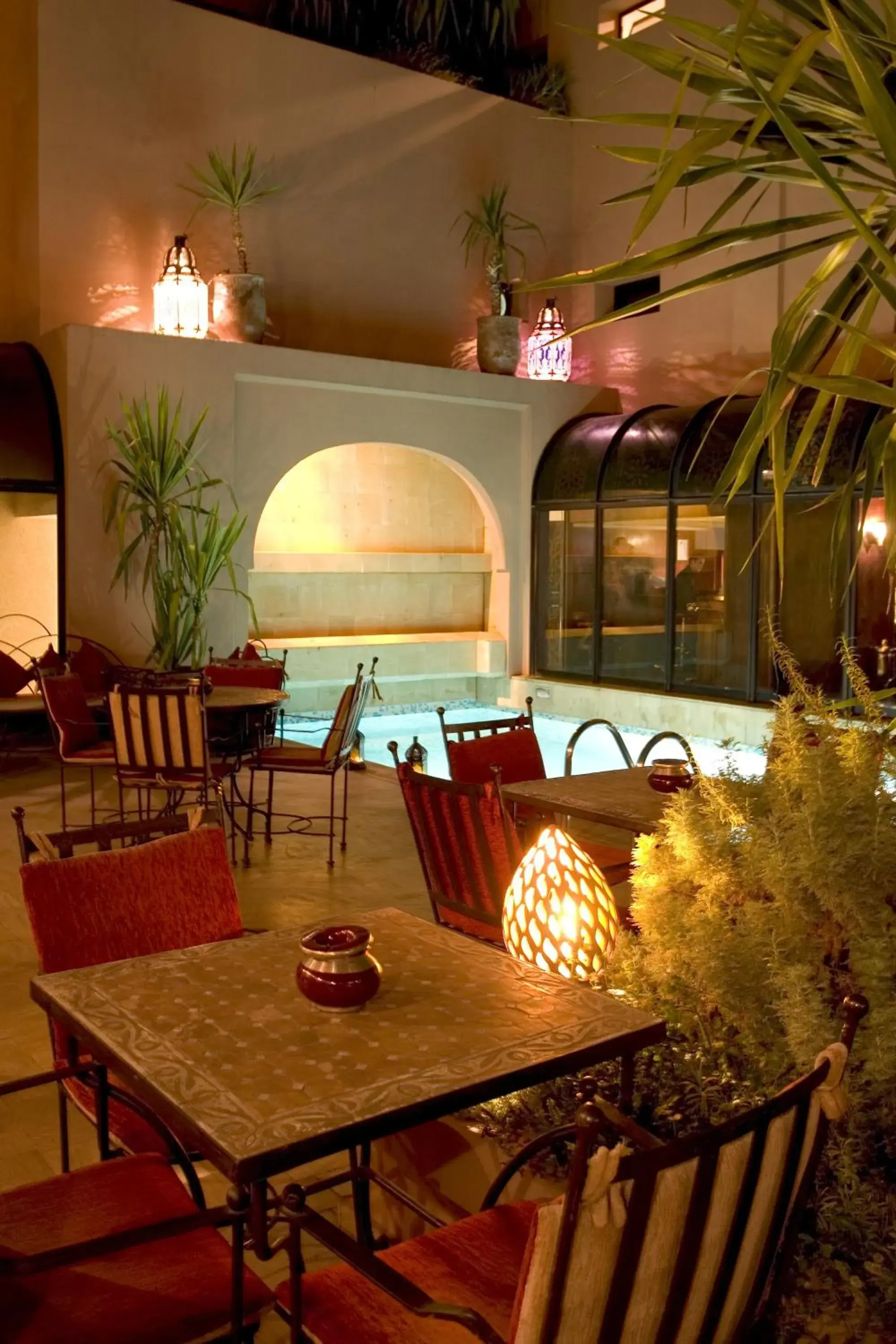 Swimming pool, Restaurant/Places to Eat in Nassim Hôtel