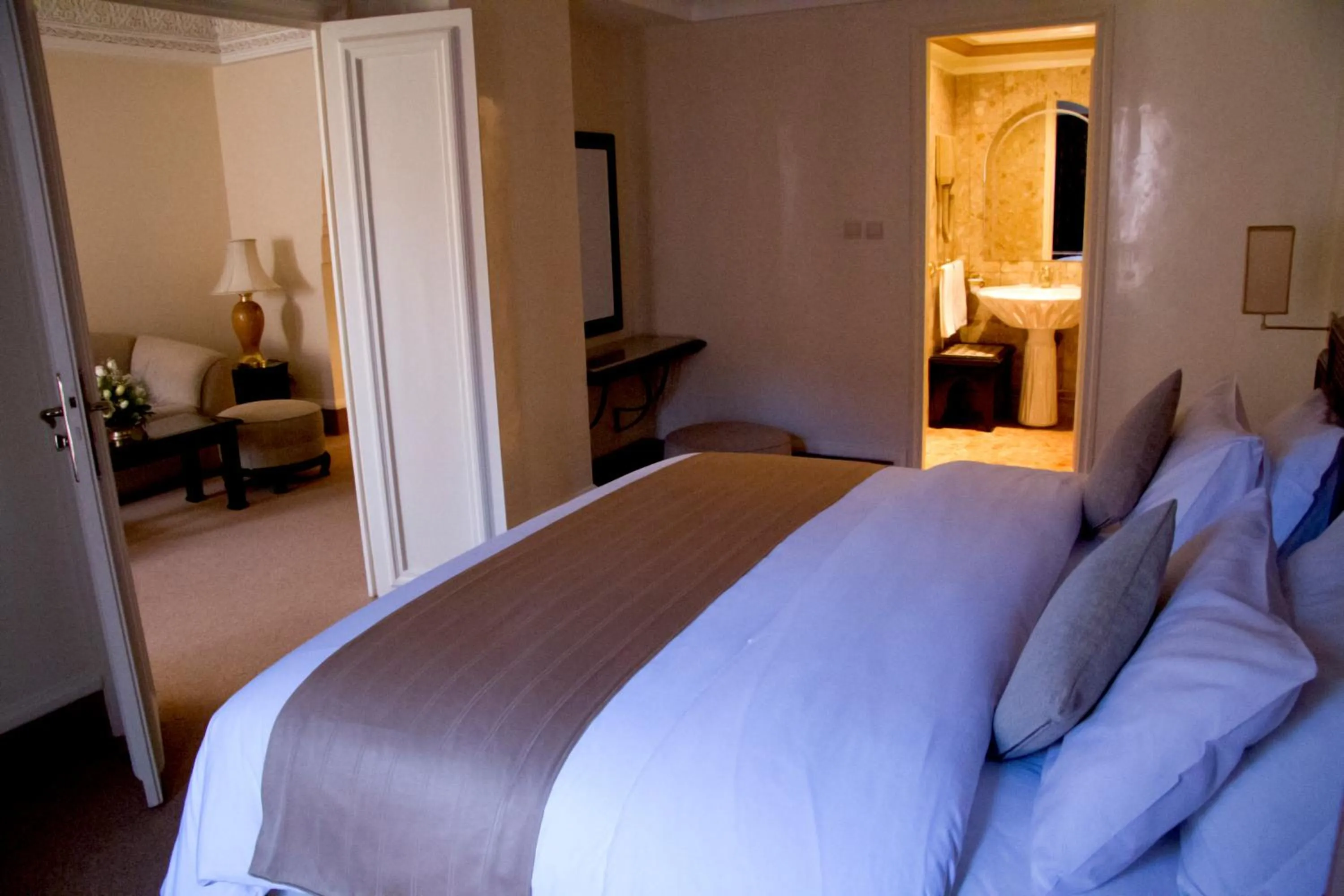 Photo of the whole room, Bed in Nassim Hôtel