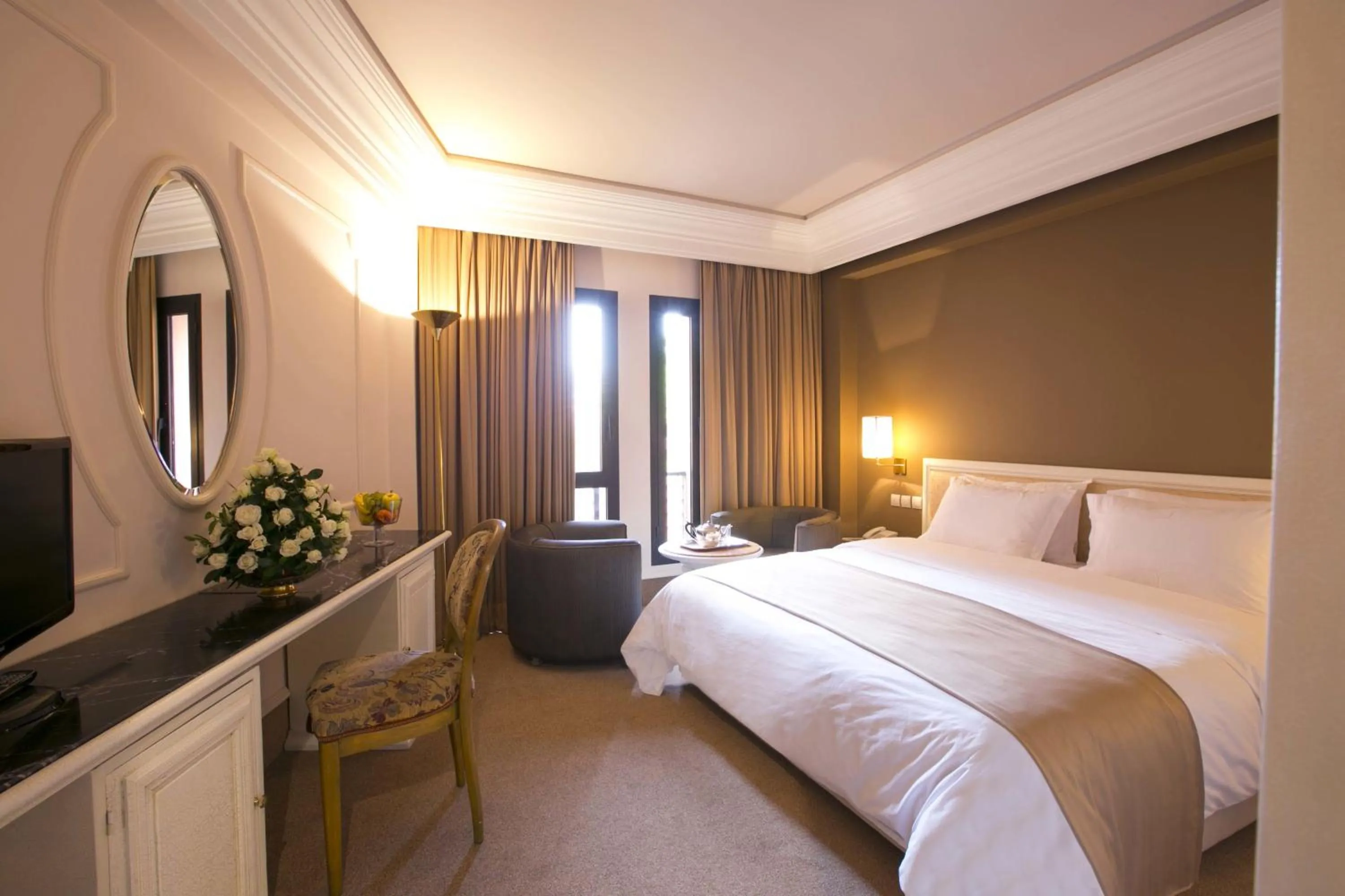 Photo of the whole room, Bed in Nassim Hôtel