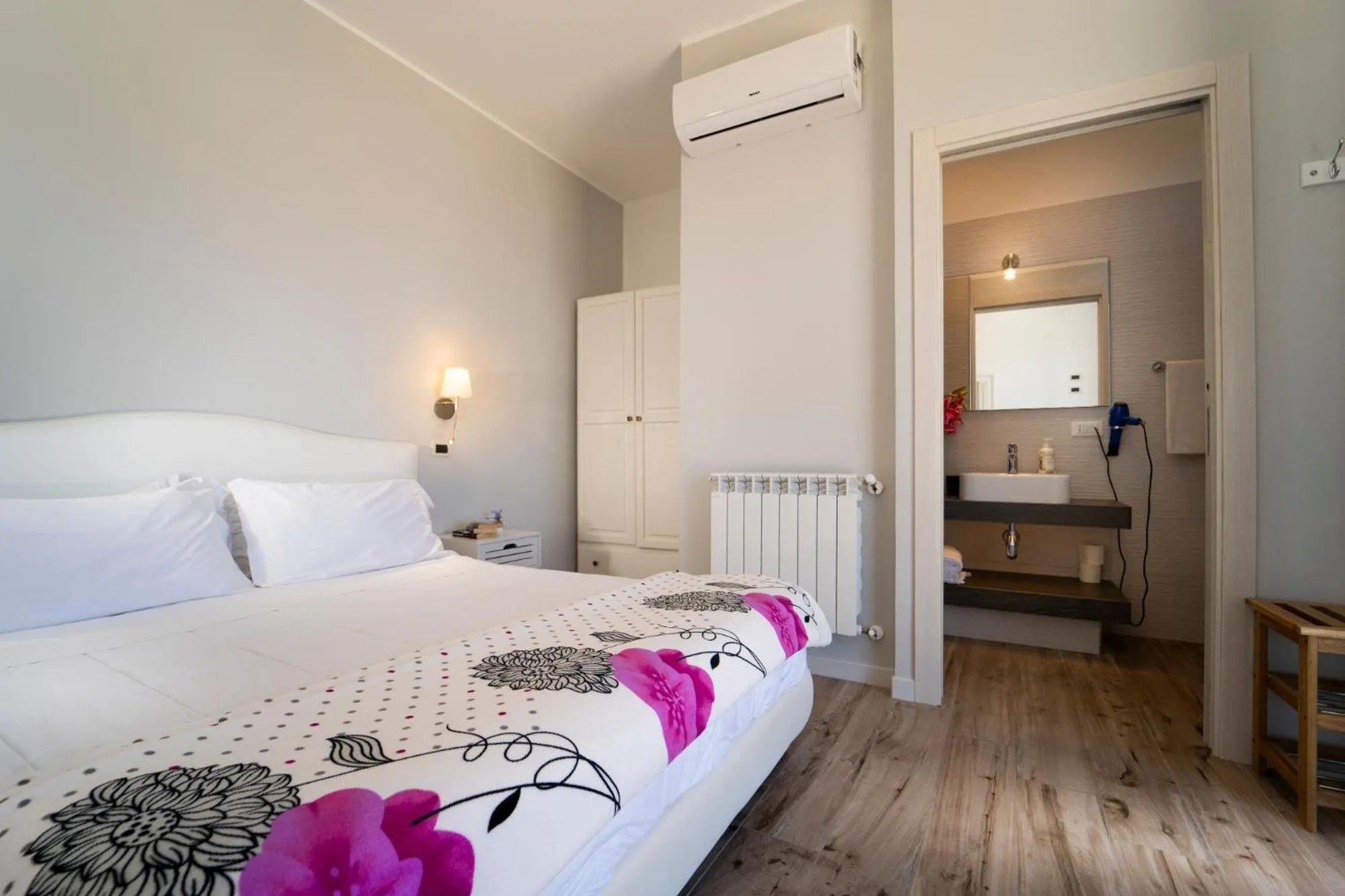 Bed in Hotel Antica Cascina Del Golfo