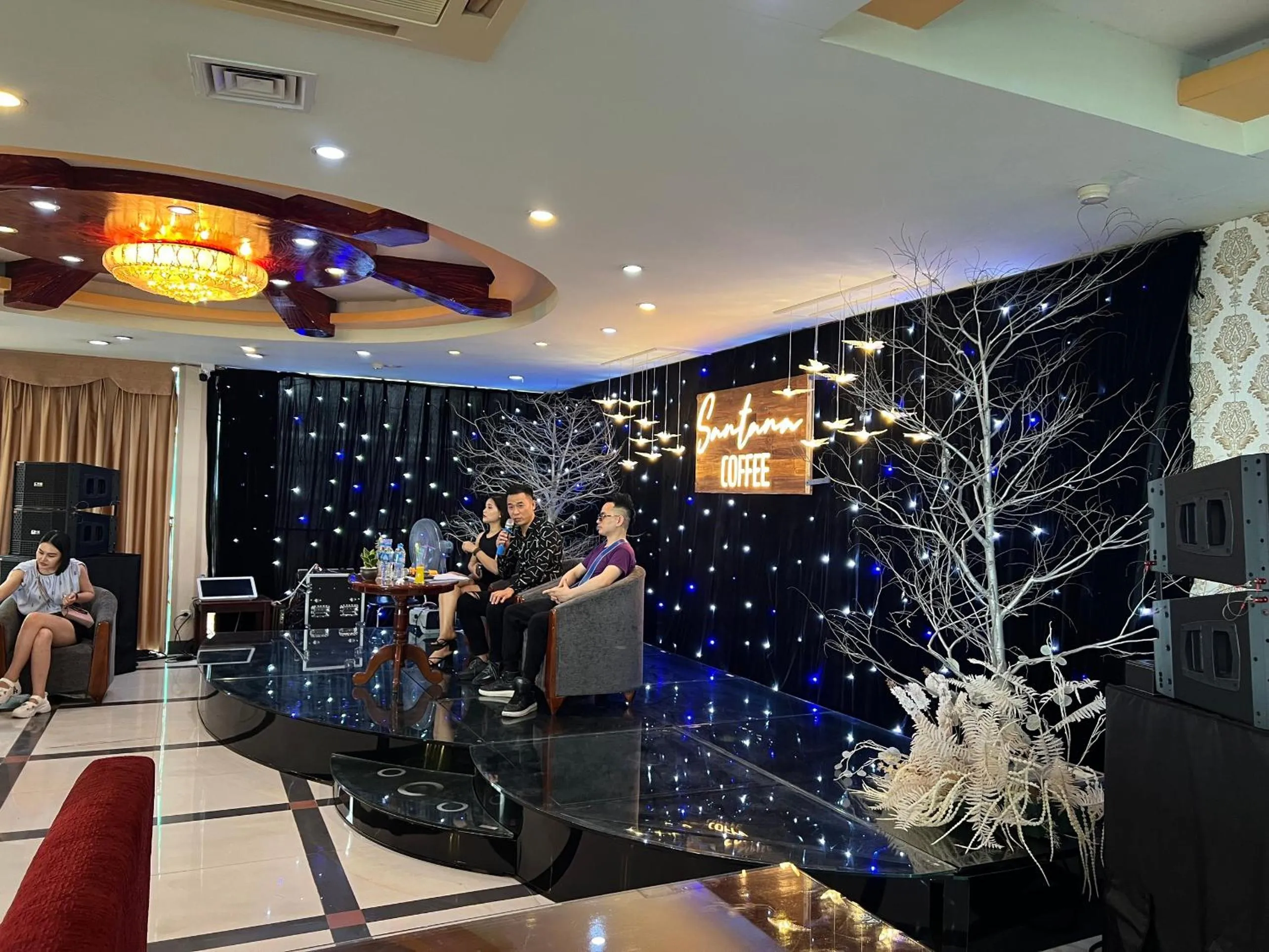 Evening entertainment in Khách sạn INCO 515.9