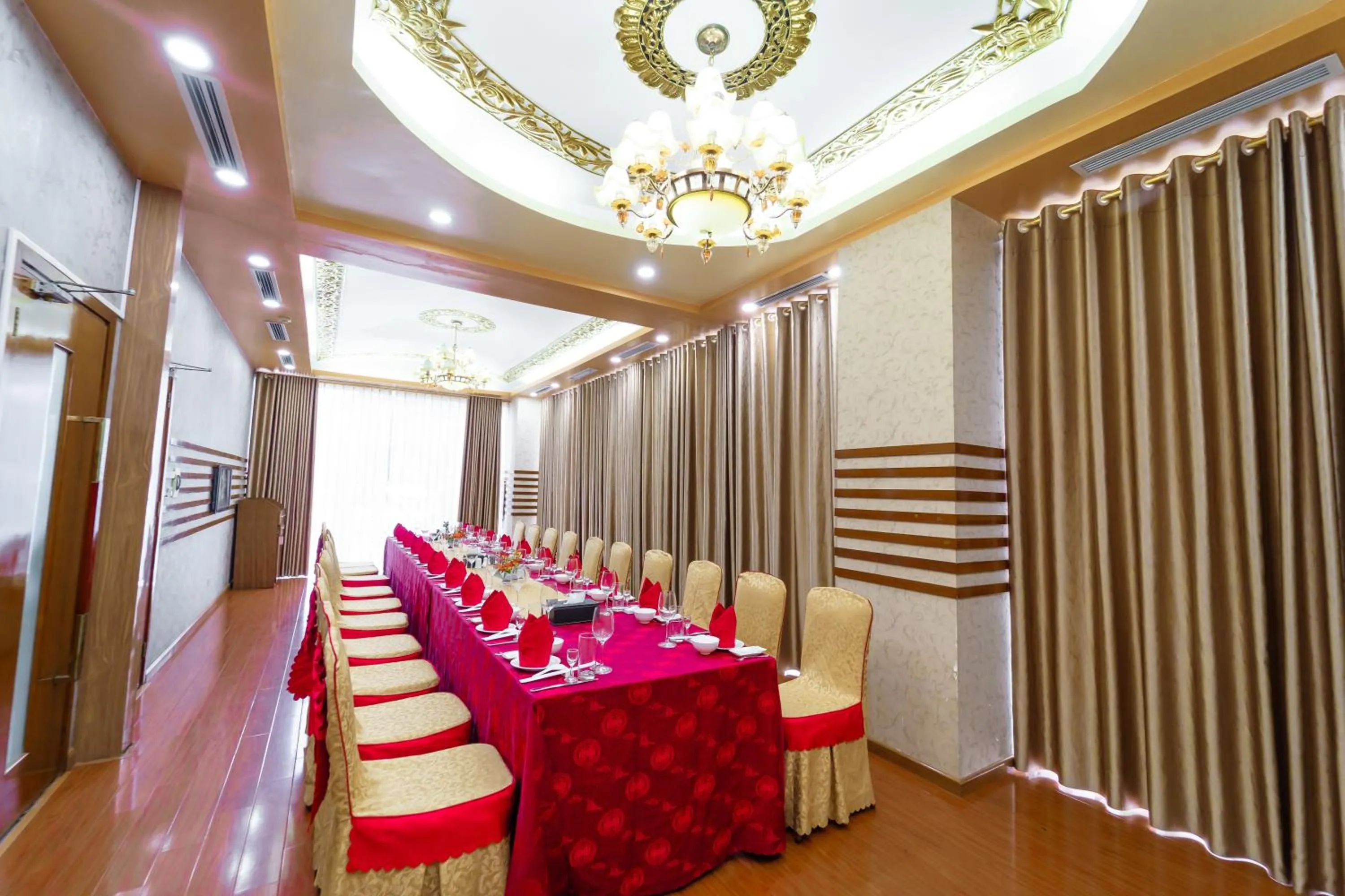 Restaurant/places to eat in Khách sạn INCO 515.9