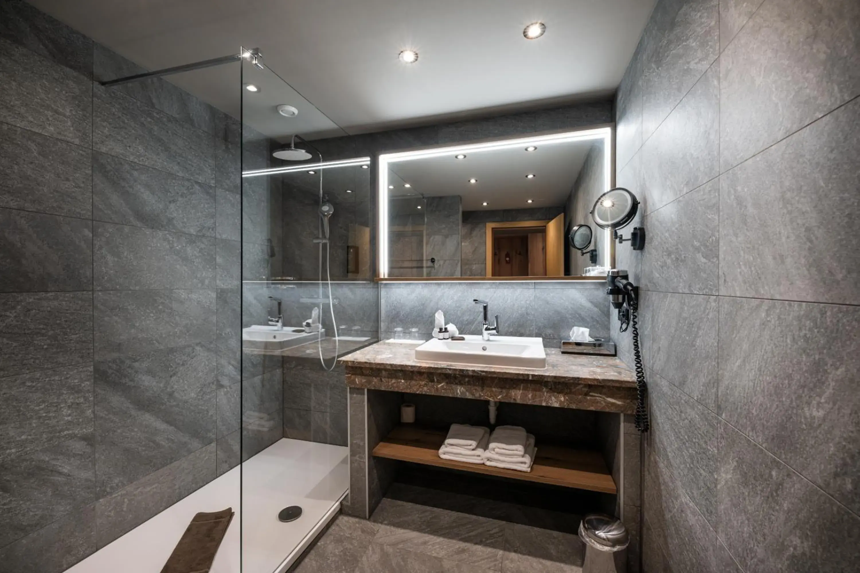 Bathroom in Alpinresort Stubaierhof ****s Bathroom in Alpinresort Stubaierhof ****s