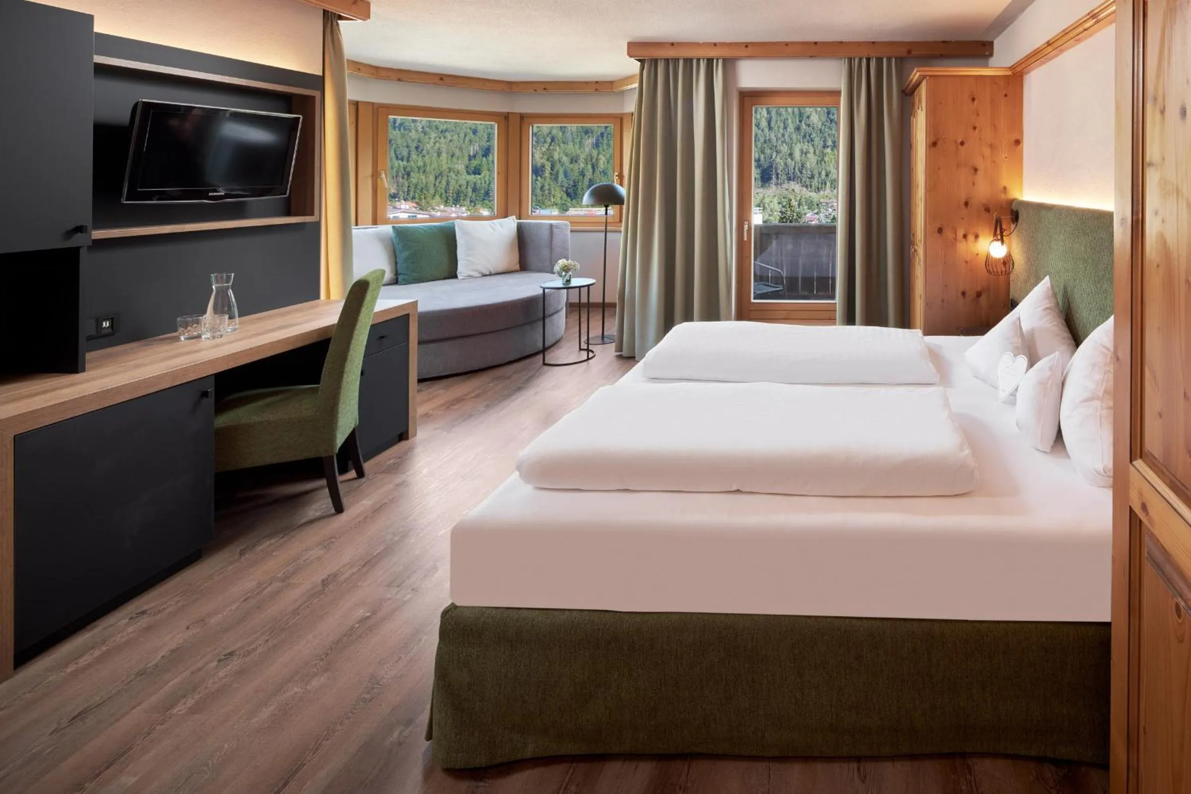 Photo of the whole room, Bed in Alpinresort Stubaierhof ****s