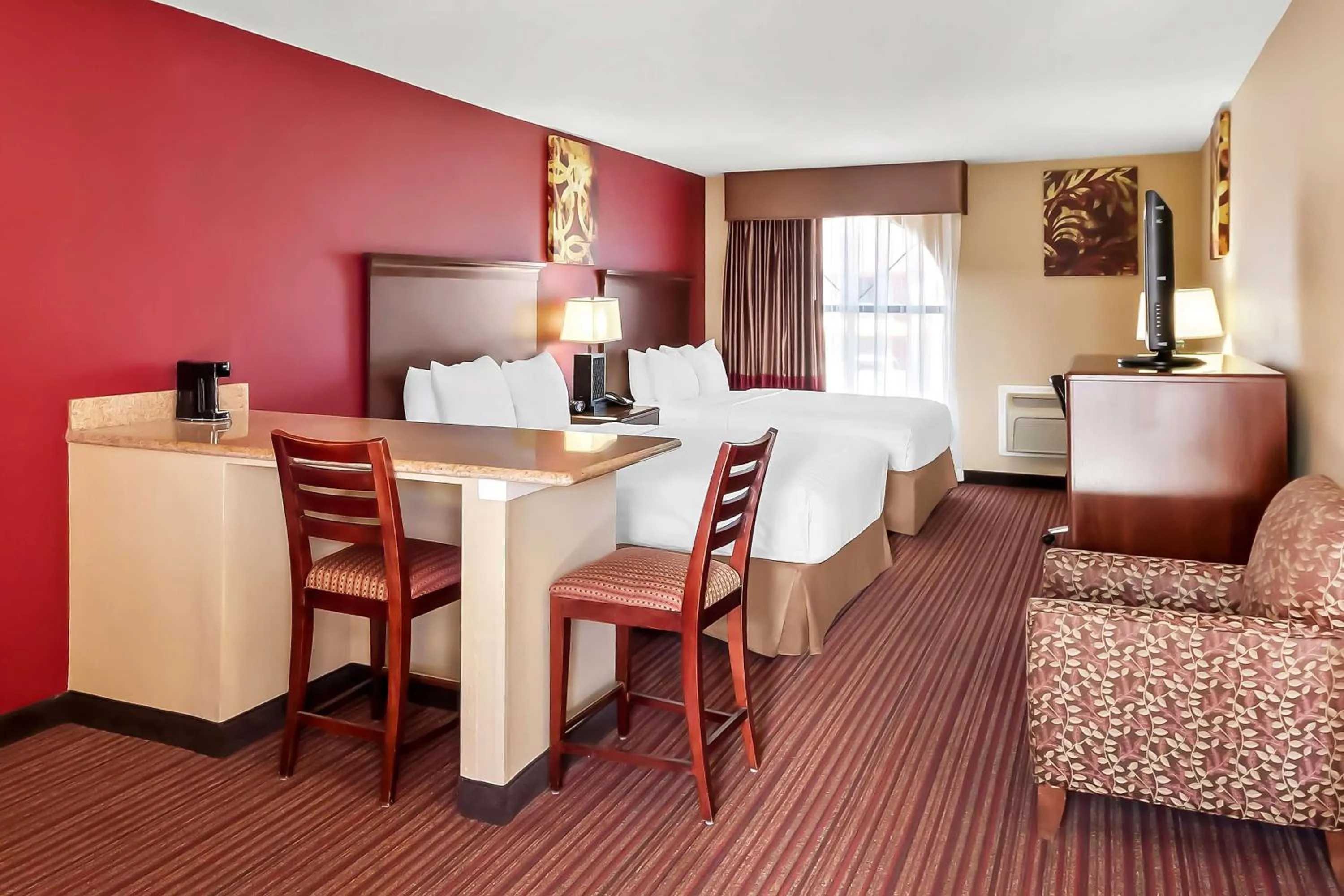 Bedroom, Bed in SureStay Plus by Best Western San Antonio Fiesta Inn