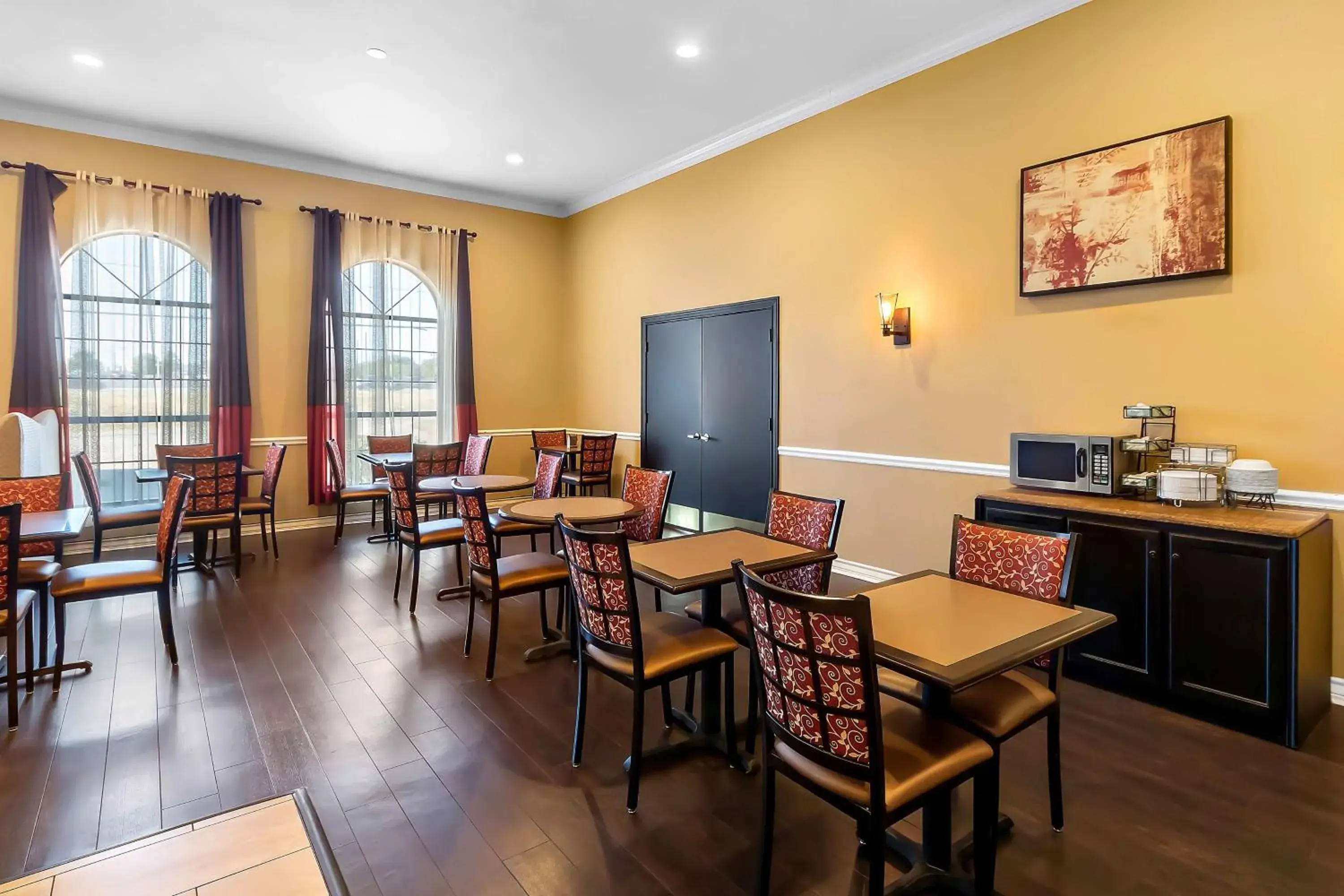 Breakfast in SureStay Plus by Best Western San Antonio Fiesta Inn Breakfast in SureStay Plus by Best Western San Antonio Fiesta Inn