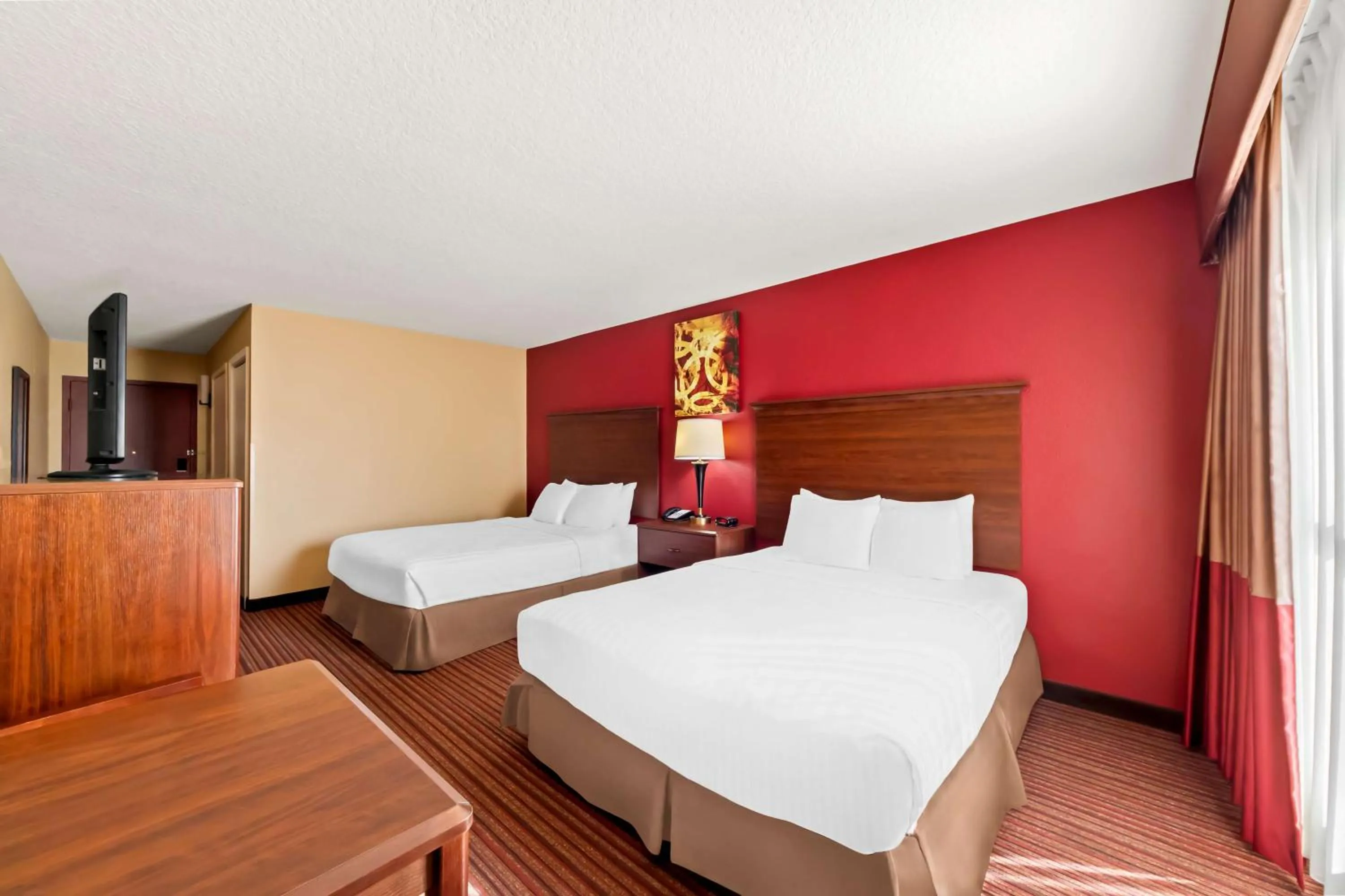Bedroom, Bed in SureStay Plus by Best Western San Antonio Fiesta Inn
