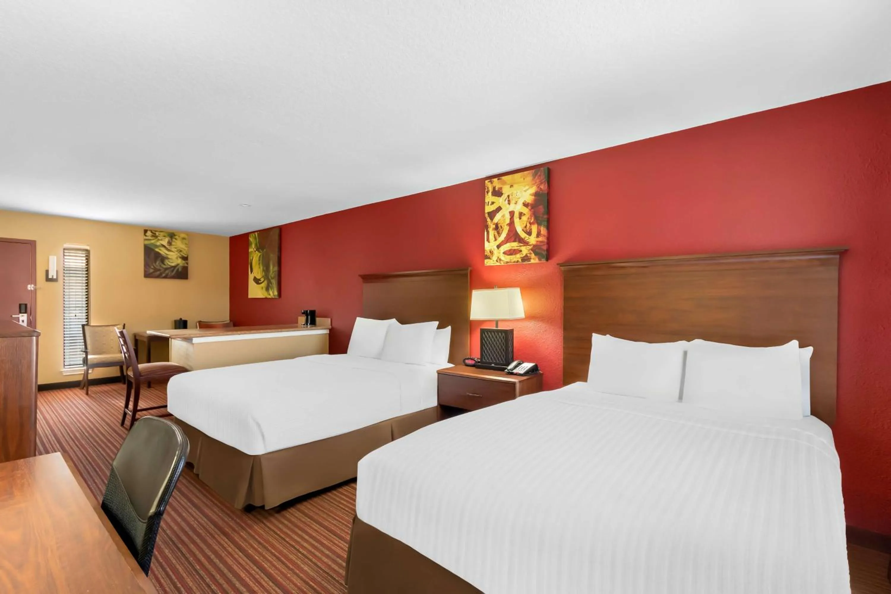 Bedroom, Bed in SureStay Plus by Best Western San Antonio Fiesta Inn